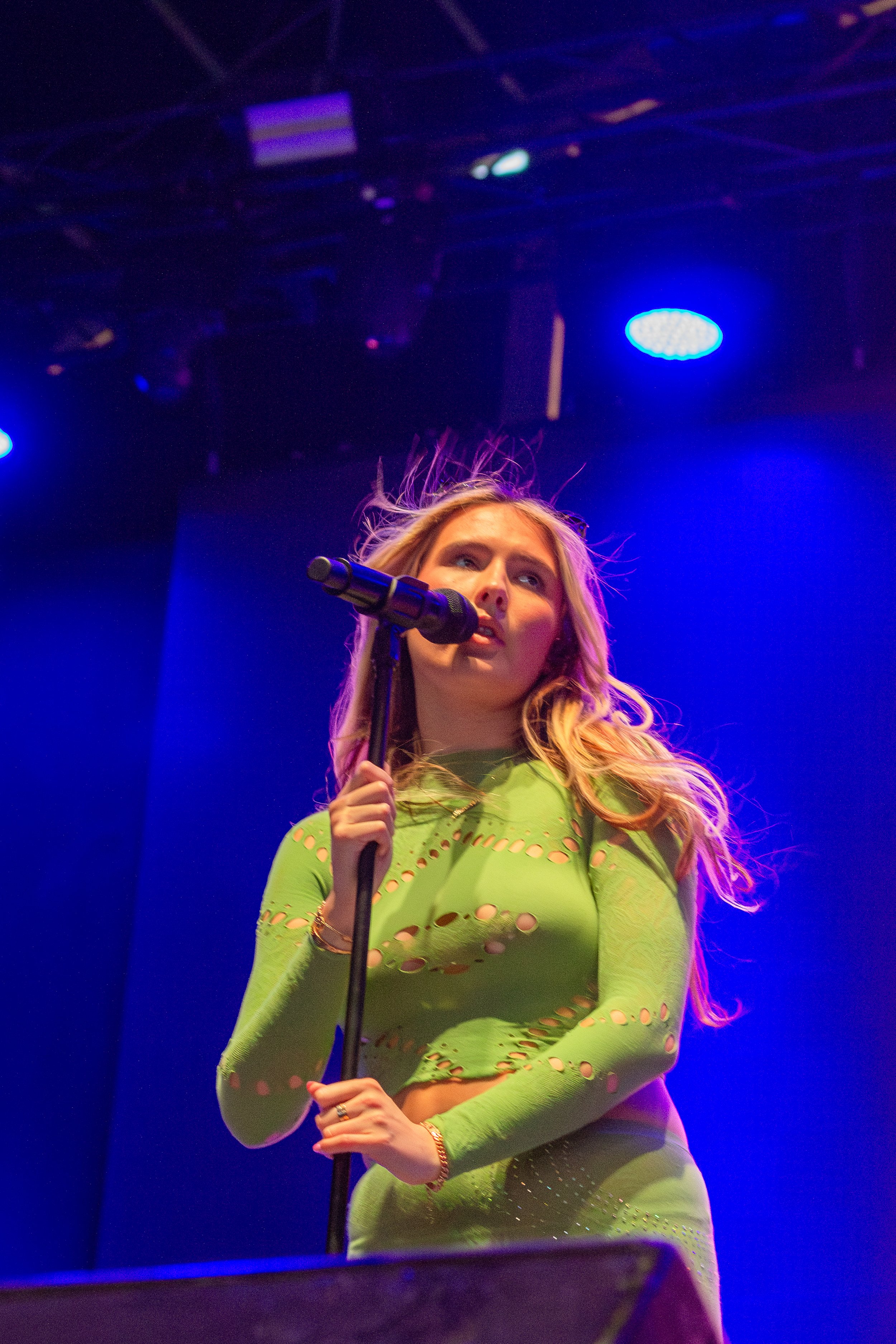   Pop artist Mimi Webb performs singles like “Dumb Love” and songs from her debut album,  Amelia . 