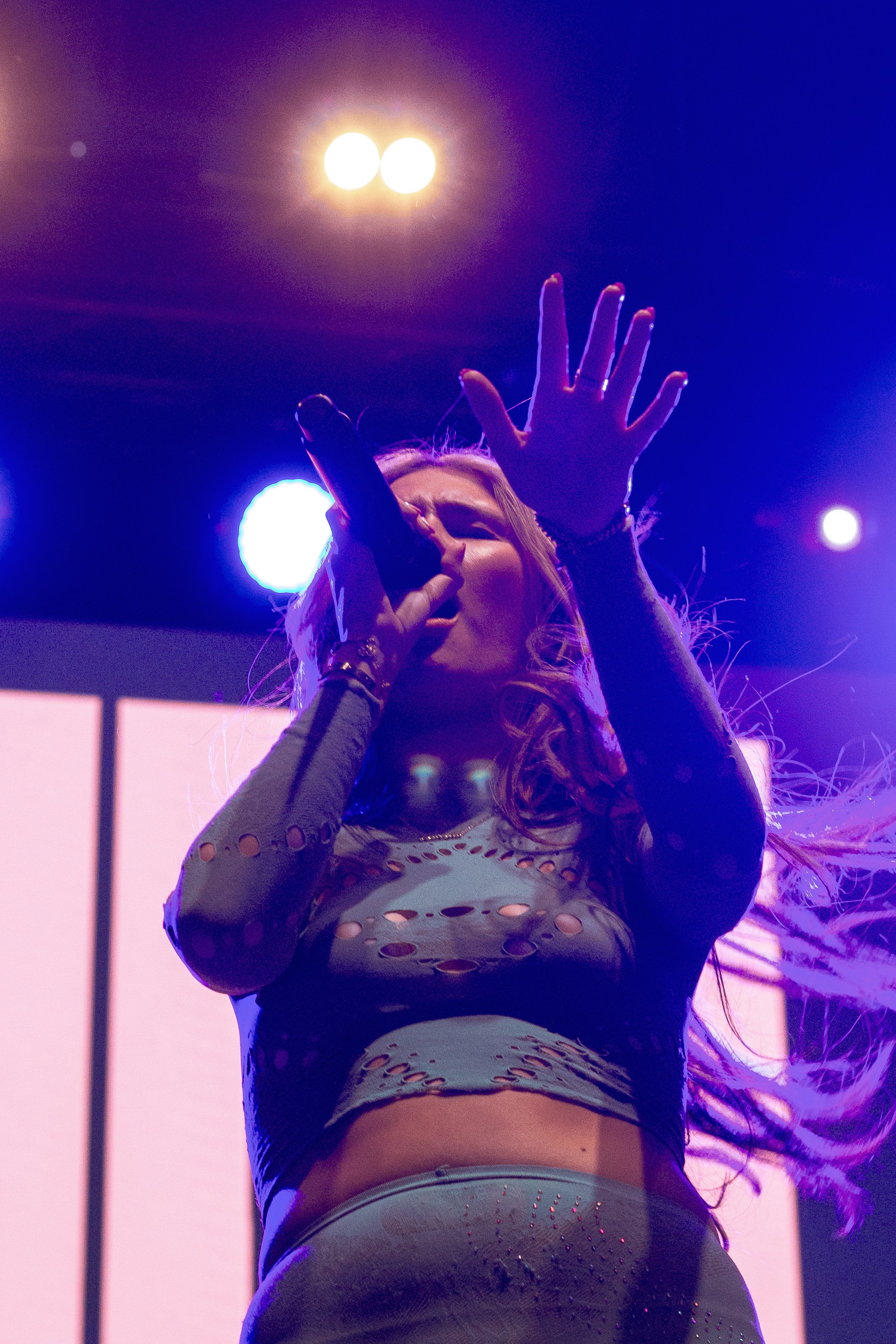   Pop artist Mimi Webb performs singles like “Dumb Love” and songs from her debut album,  Amelia . 