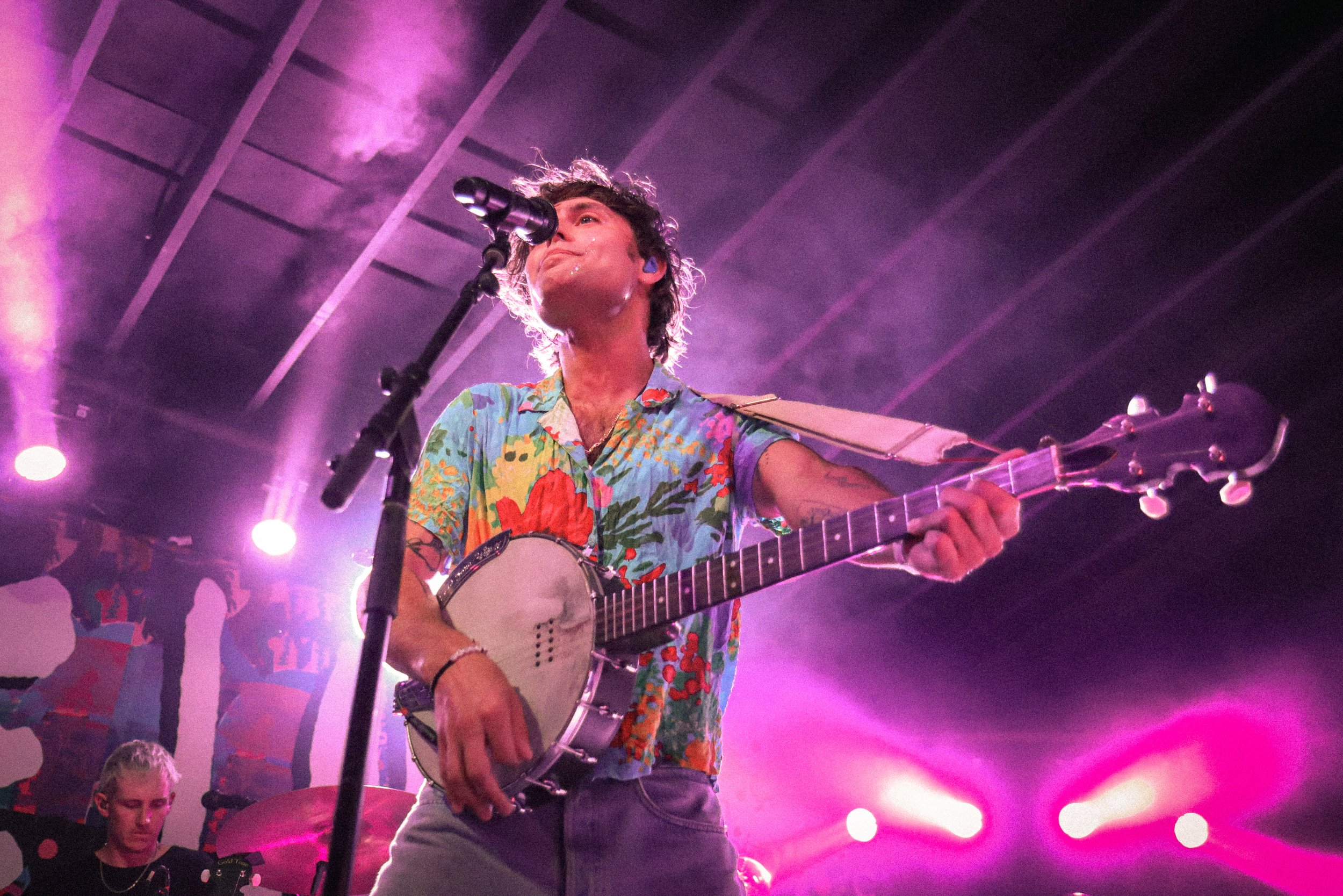  Yoke Lore takes the stage and shreds the banjo to “Seeds.” 