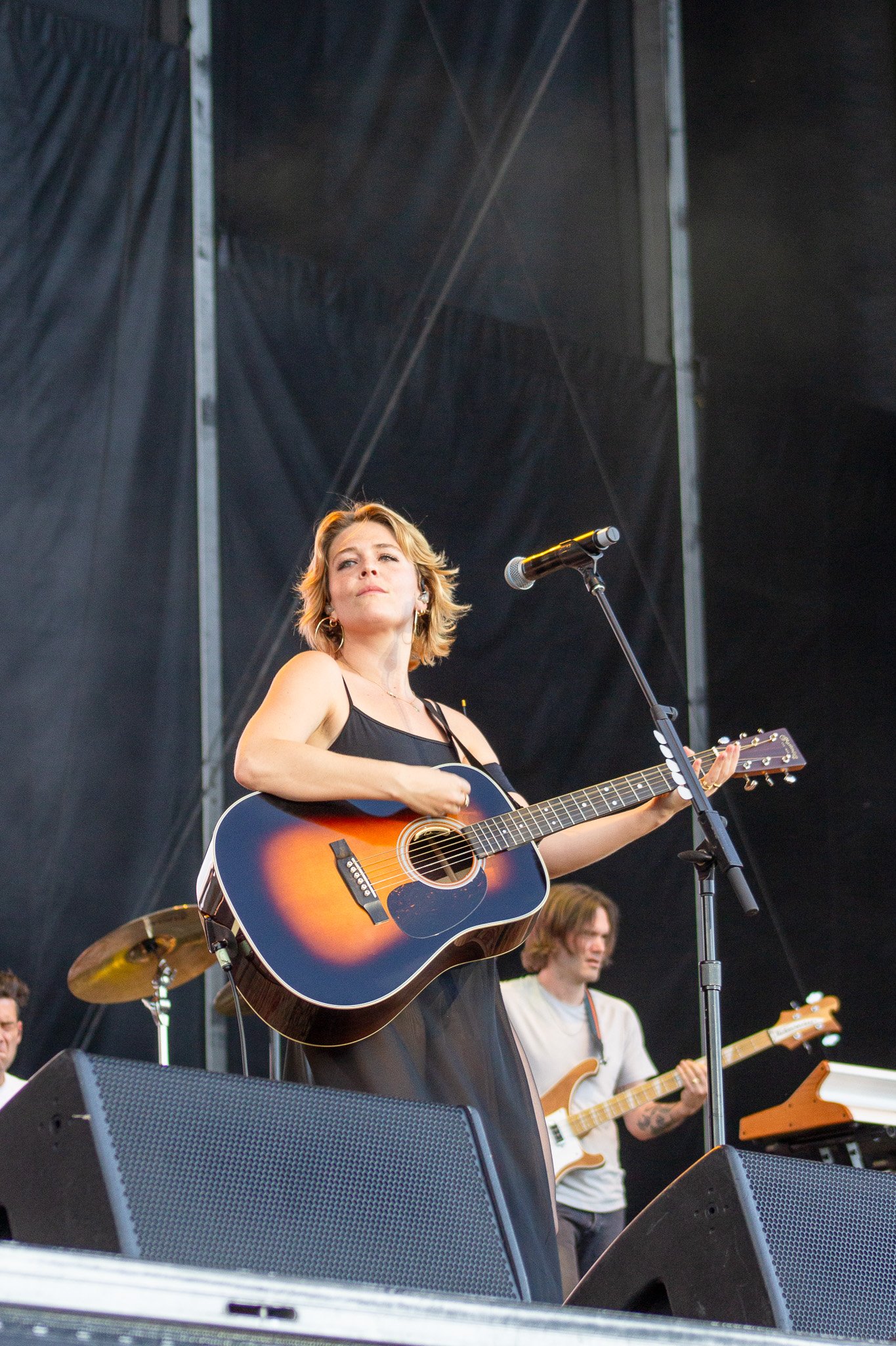  Maggie Rogers brings out her acoustic guitar for “Love You For a Long Time.” 