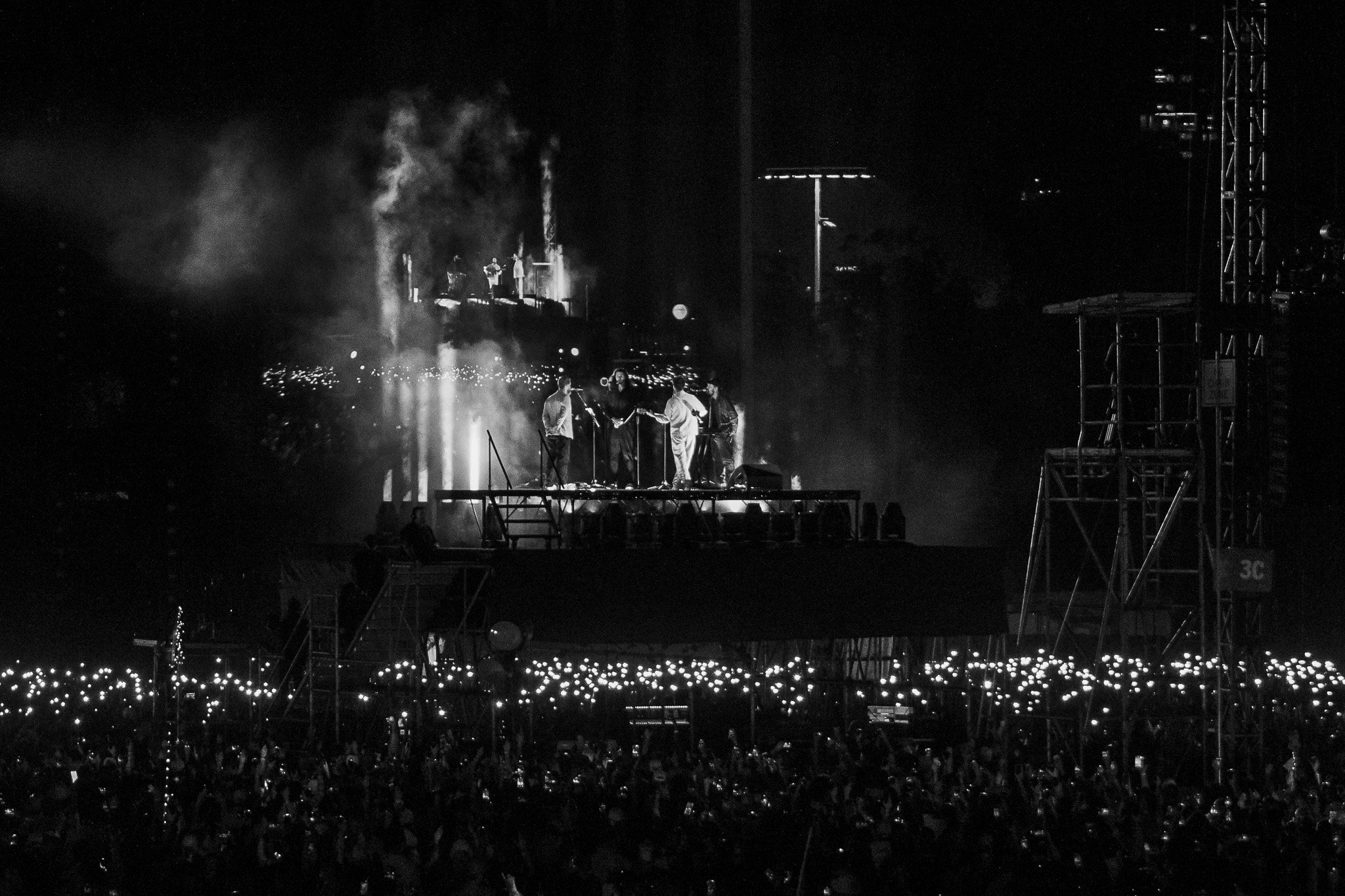  Hozier joins Mumford &amp; Sons to sing “Timshel” toward the end of the band’s headlining set. 