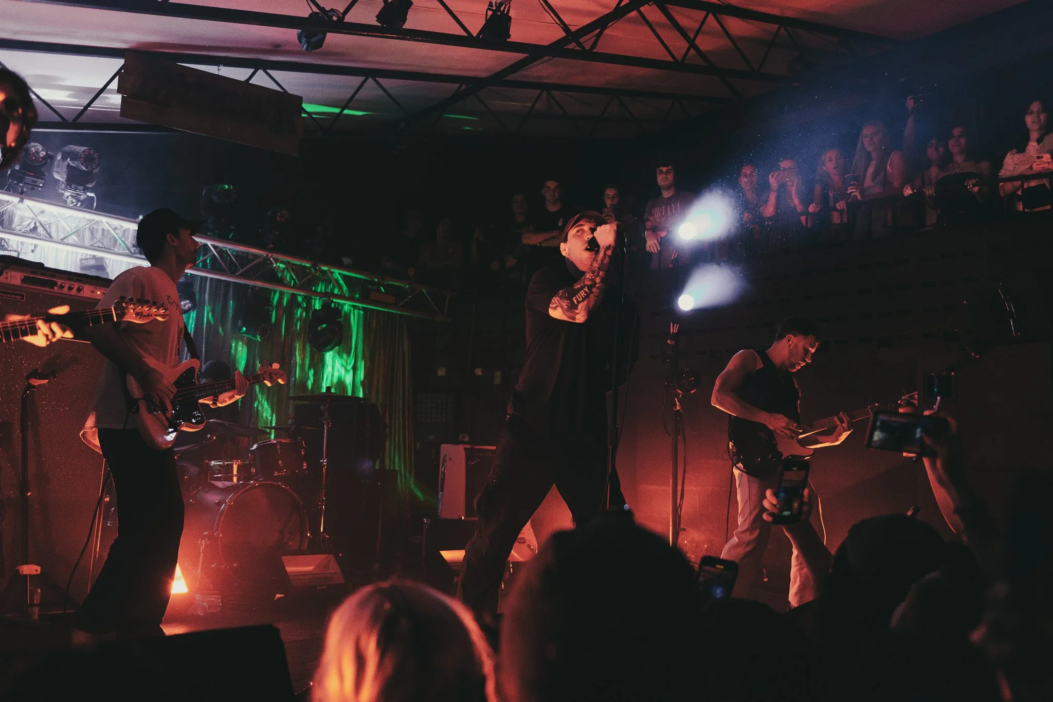Citizen opens up the show with a mix of songs from Calling the Dogs and As You Please .