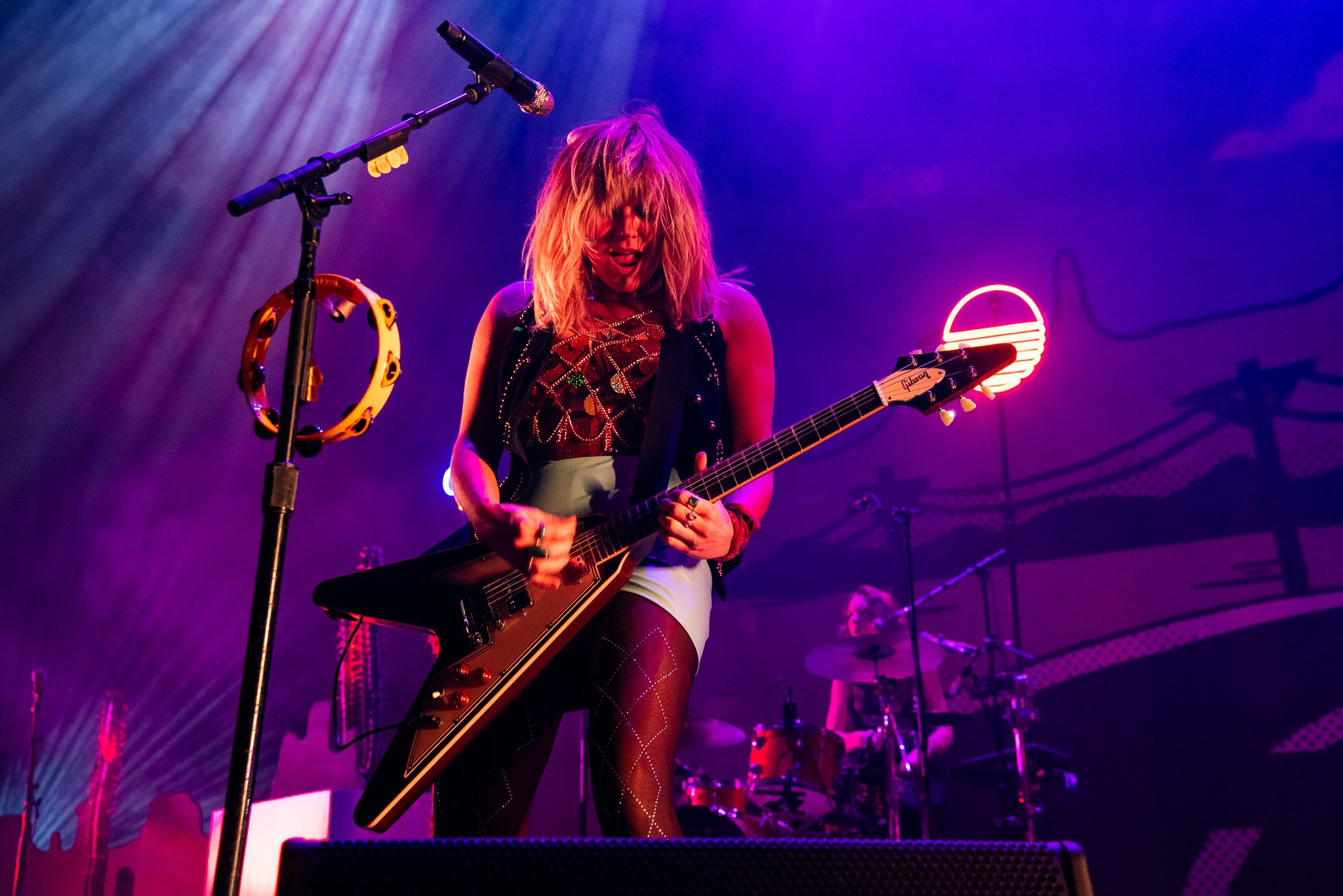  Grace Potter shreds her guitar. 