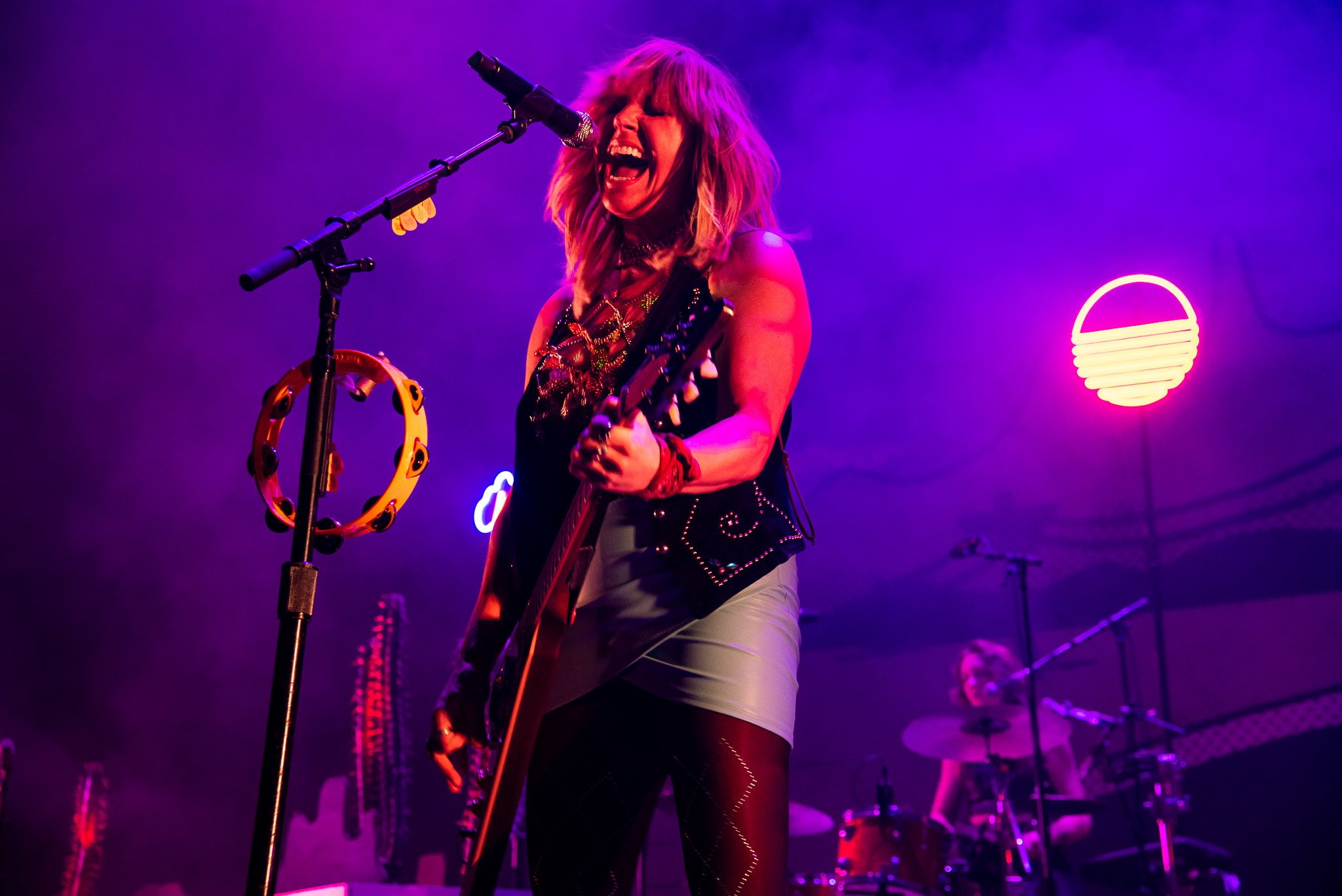  Grace Potter performs “Medicine,” a song by her previous project, Grace Potter &amp; The Nocturnals. 