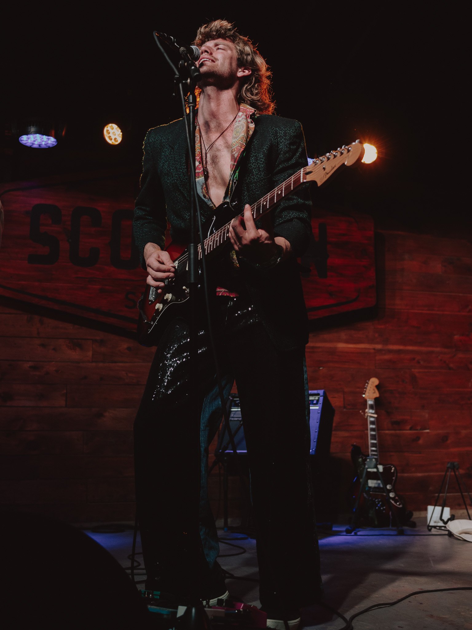  The Moss frontman Tyke James owns Scoot Inn’s historic stage in a sparkly black suit. 