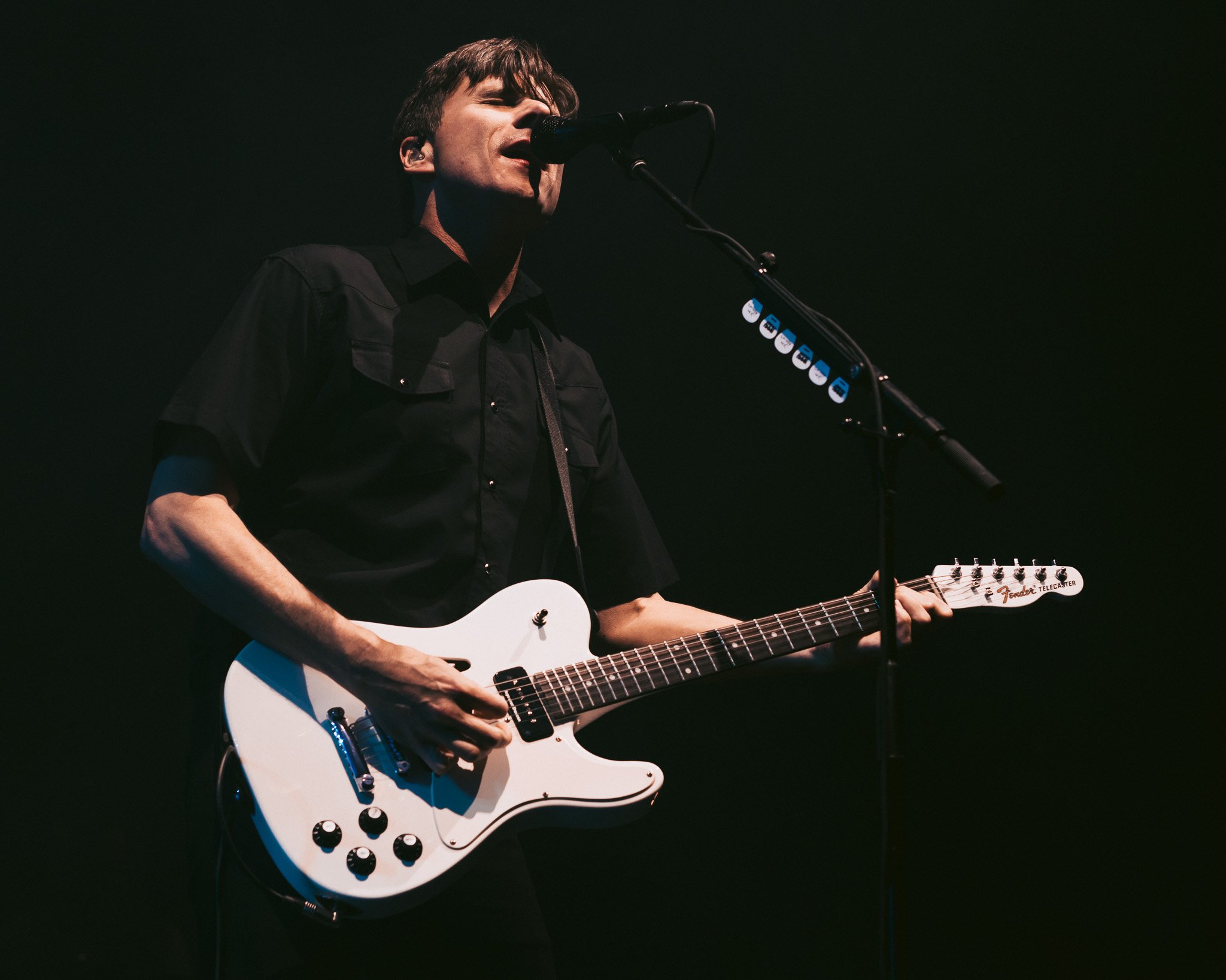  Jimmy Eat World frontman Jim Adkins opens up the band’s set with “A Praise Chorus.” 