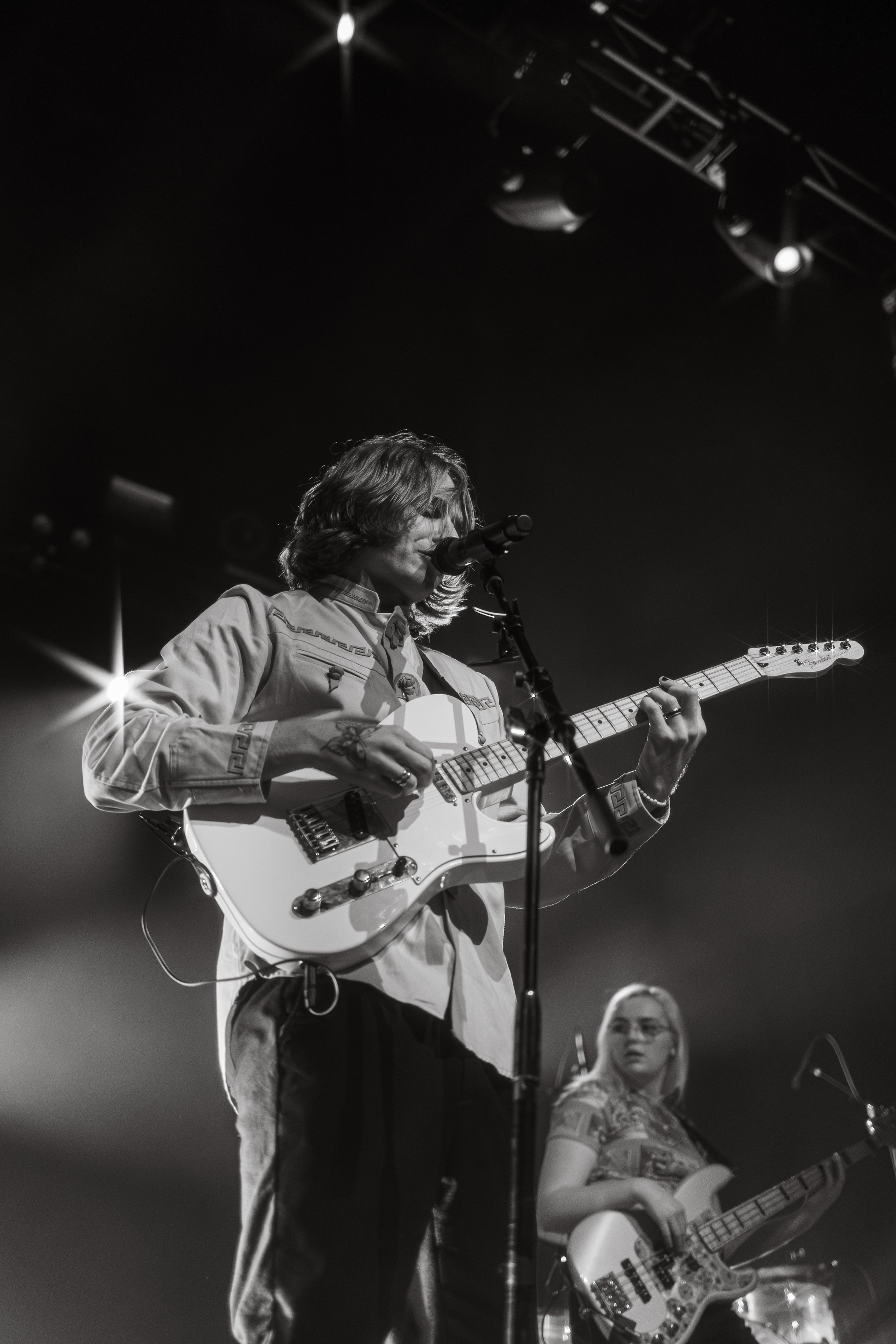  flipturn’s frontman, Dylan Basse, sings earnestly while strumming the guitar. 