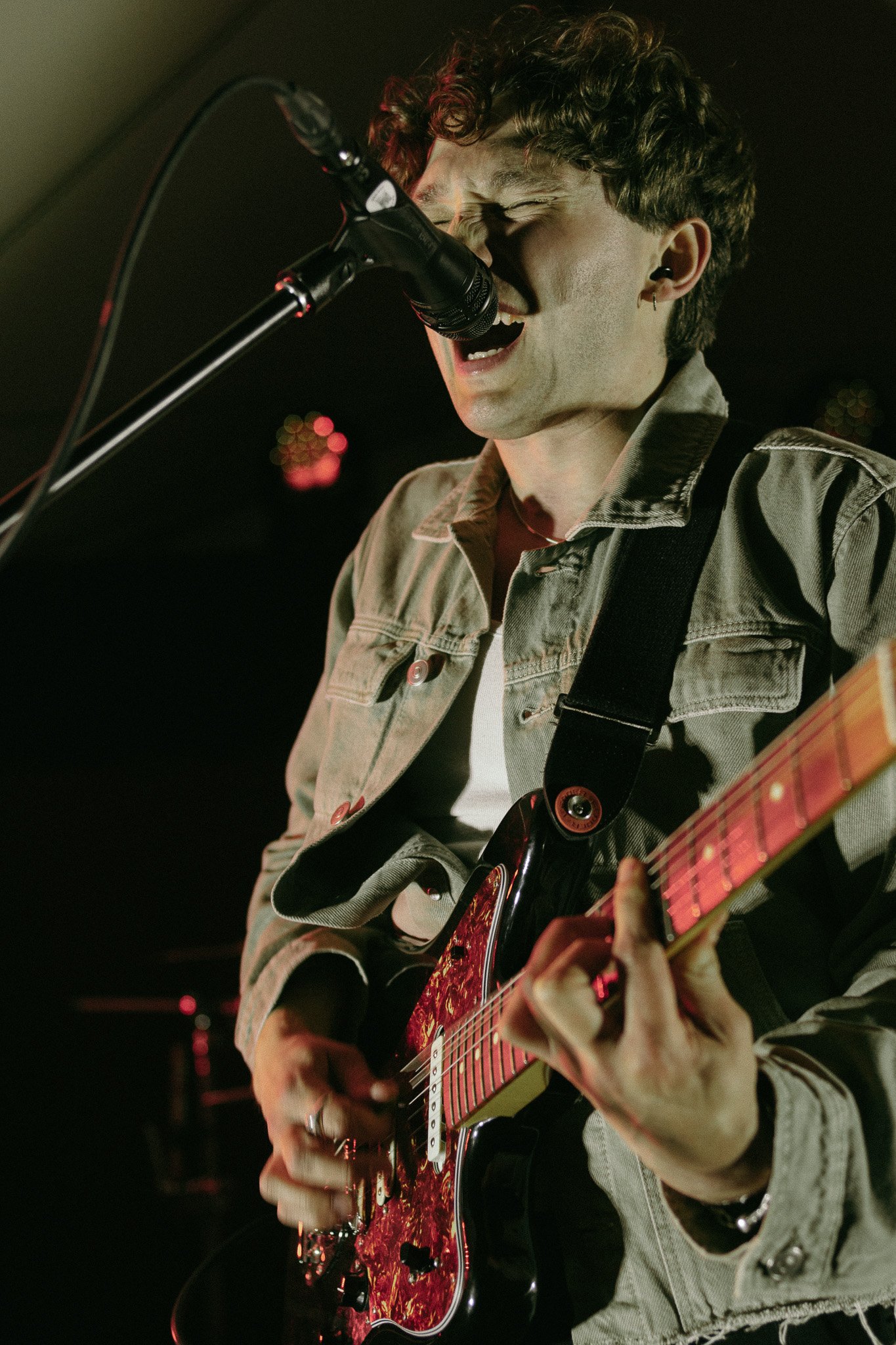  Rock band The Manatees, yielding from Southampton, UK, put on an energy-packed set at the British Music Embassy. 