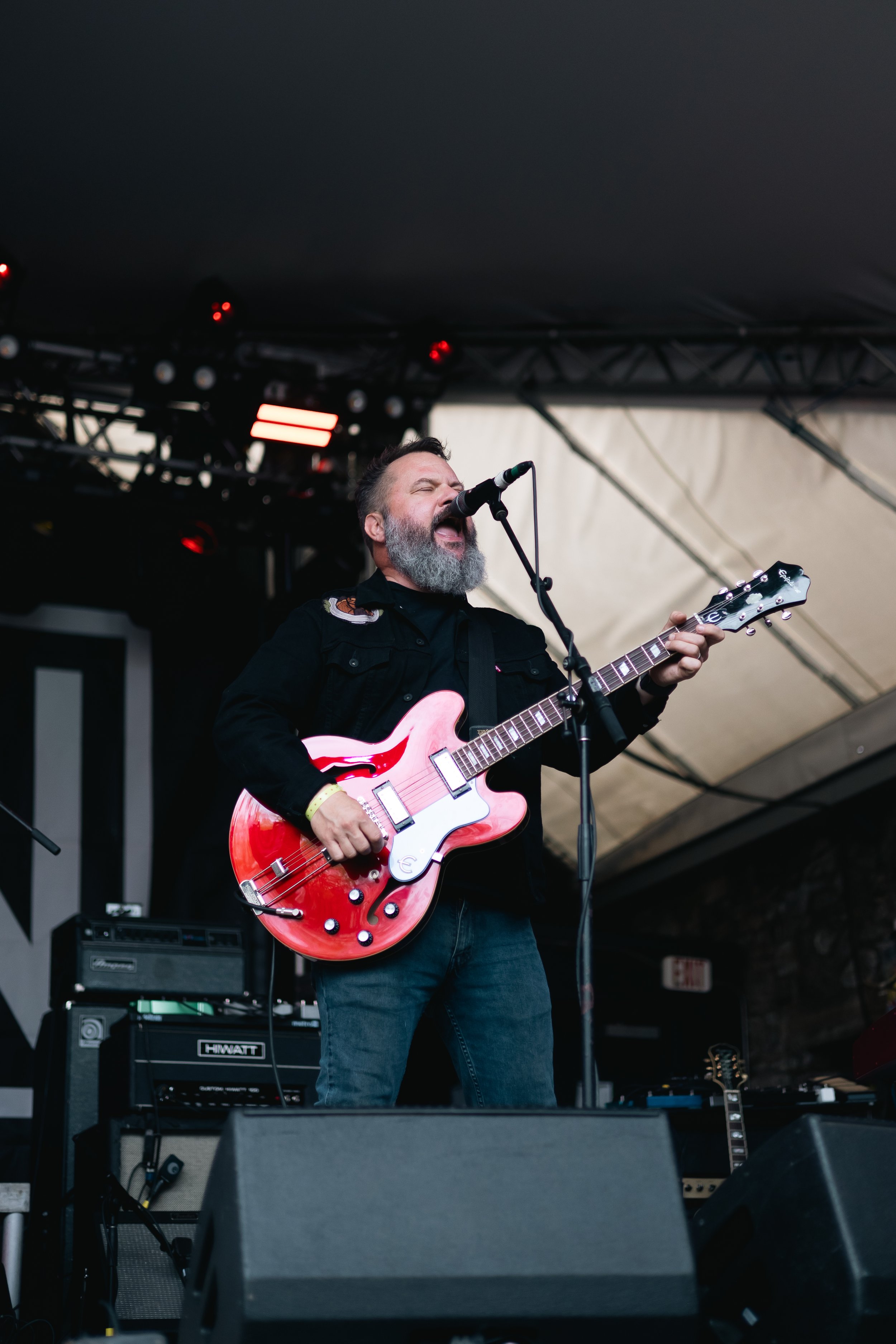  Matt Pryor, the lead singer of Get Up Kids, belts into the microphone. 