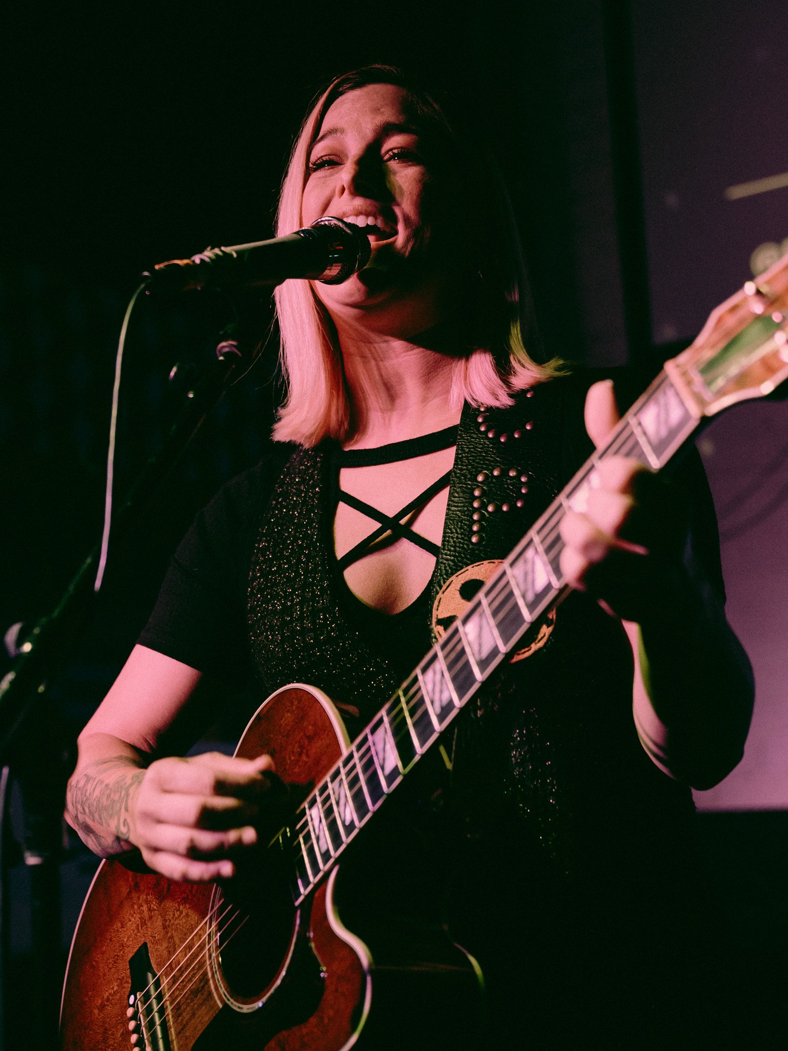  The multi-genre icon Cassadee Pope closes out the night with an acoustic set. 