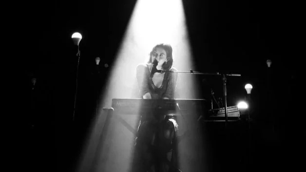 Ballad Breakdown: Finding Comfort in Unfamiliarity with Gracie Abrams’ “Right now”