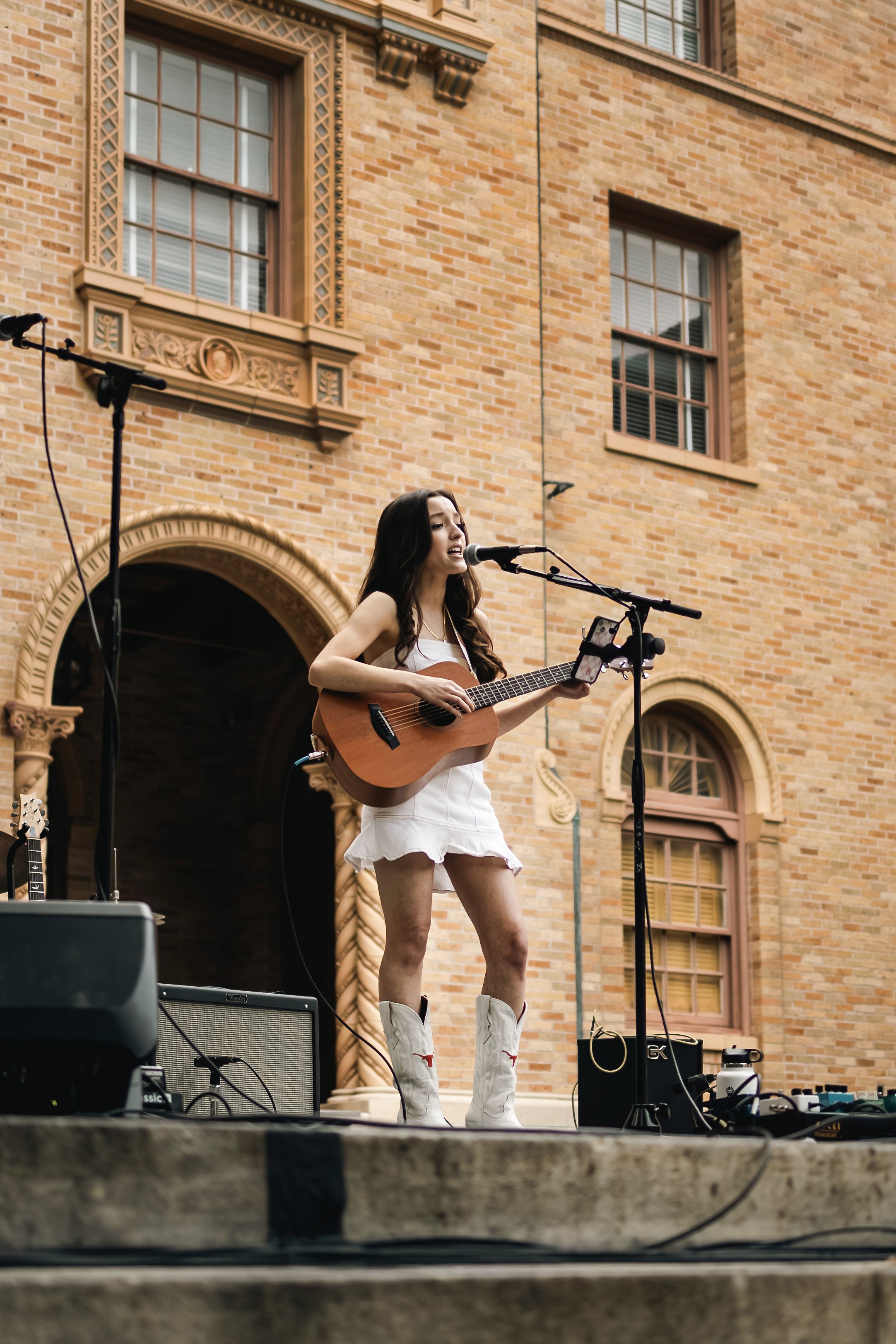  Country singer-songwriter Kylie Hernandez performs “Tennessee Blues” from her debut album,  In Memoriam . 