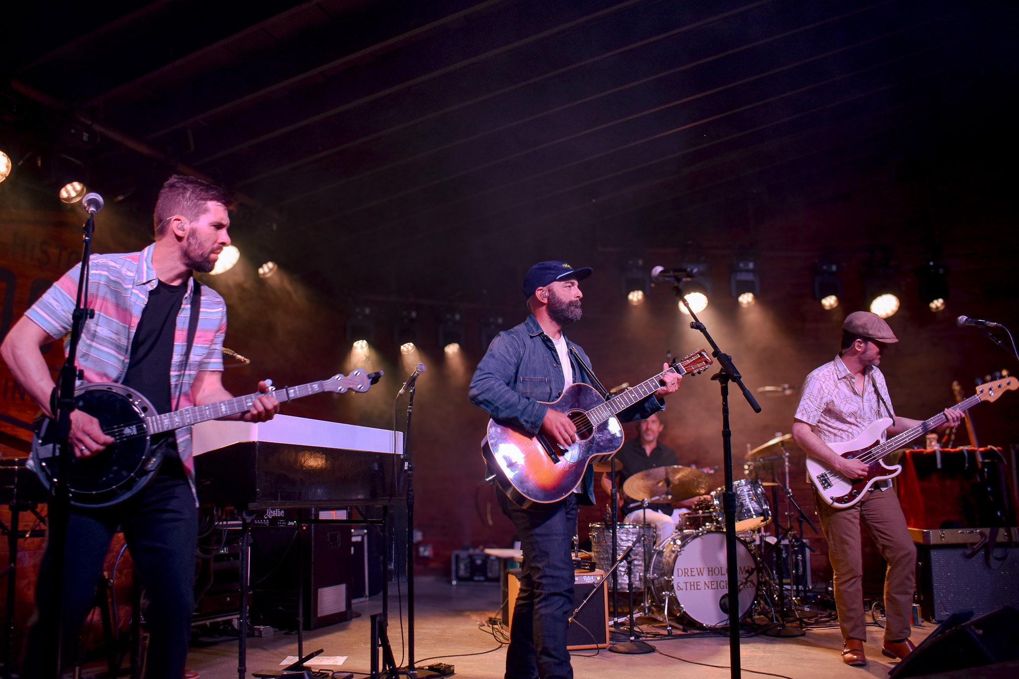  Drew Holcomb &amp; the Neighbors open the show with tunes from their latest album,  Strangers No More . 