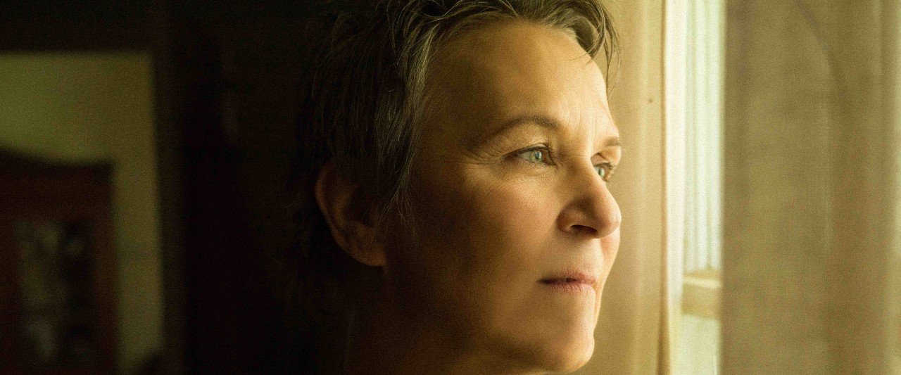 Interview: Mary Gauthier, Famed Americana Troubadour, Discusses Touring and her 2022 Album, ‘Dark Enough To See The Stars’