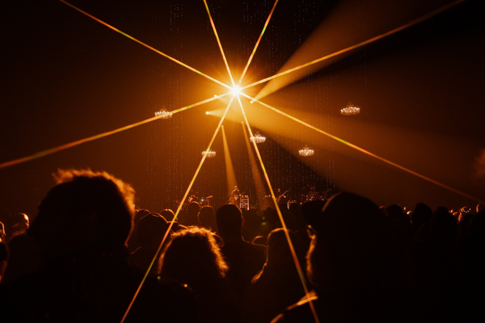 A mesmerizing spectacle of lights and visuals transfixes the crowd as the band plays on until the clock strikes midnight.