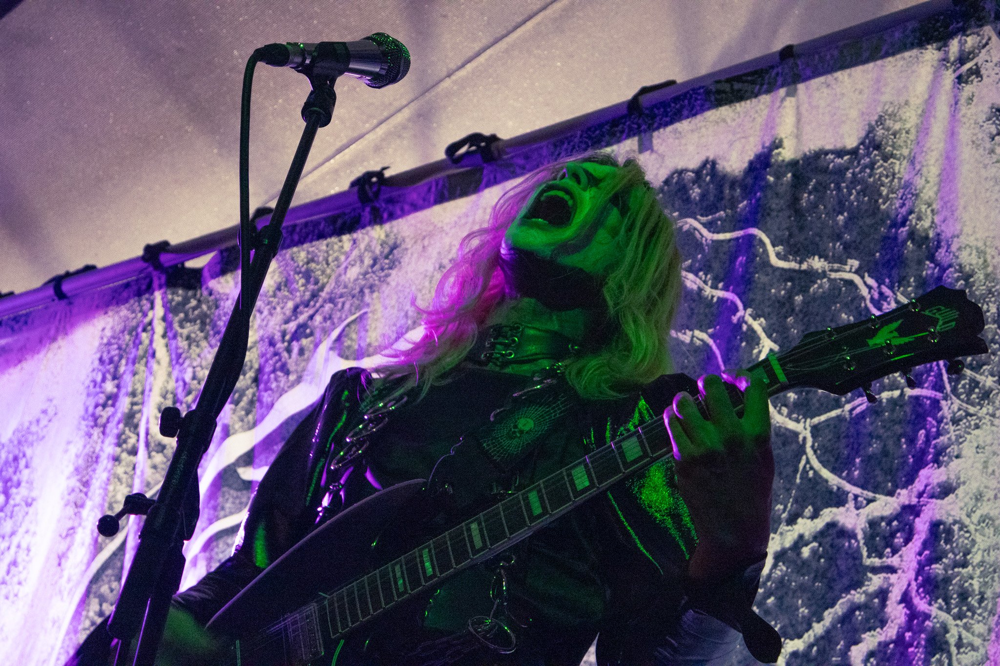 Gothic duo Zetra opens the show with its mix of synth and guitar.
