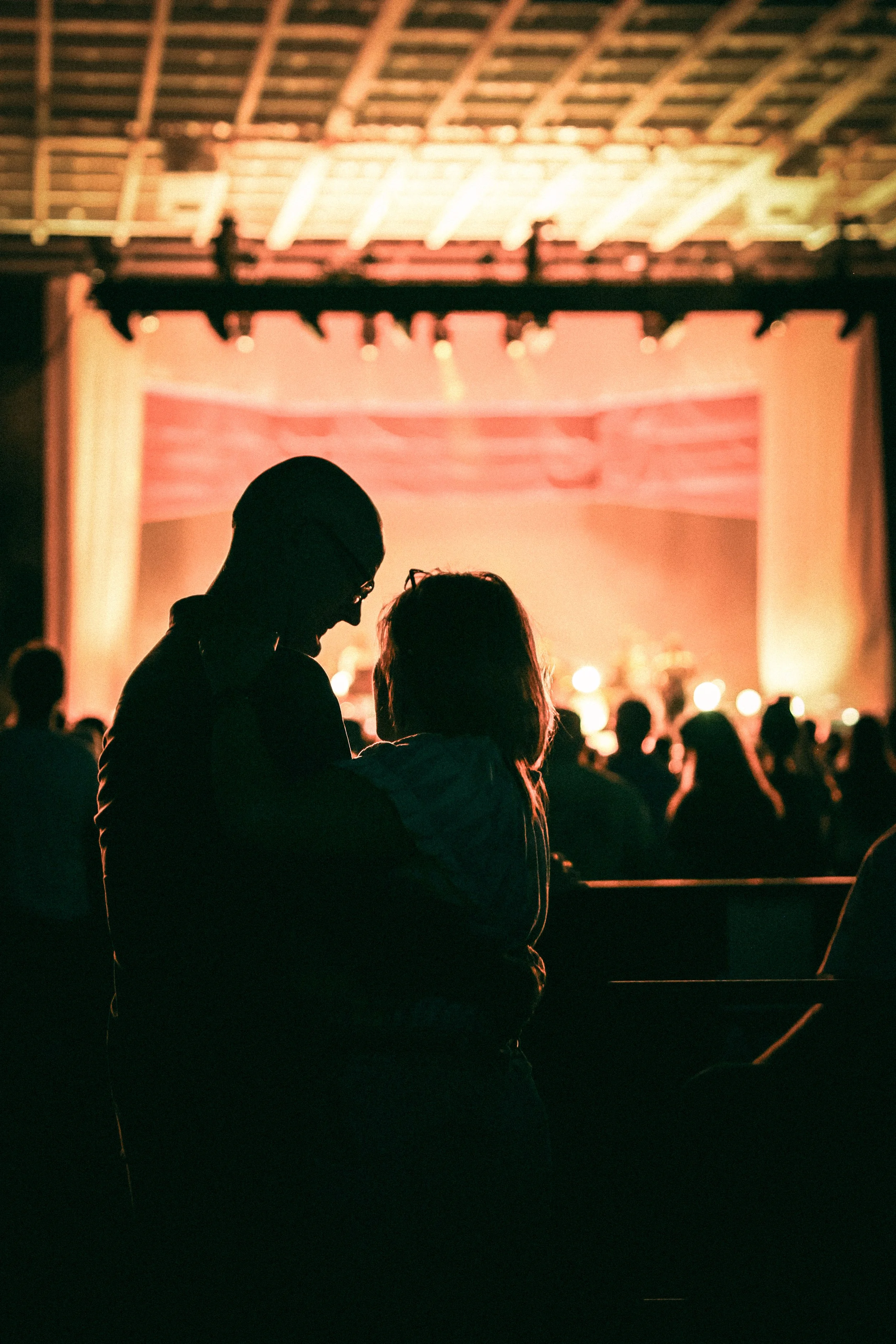  Fans enjoy the opening show of tour. 