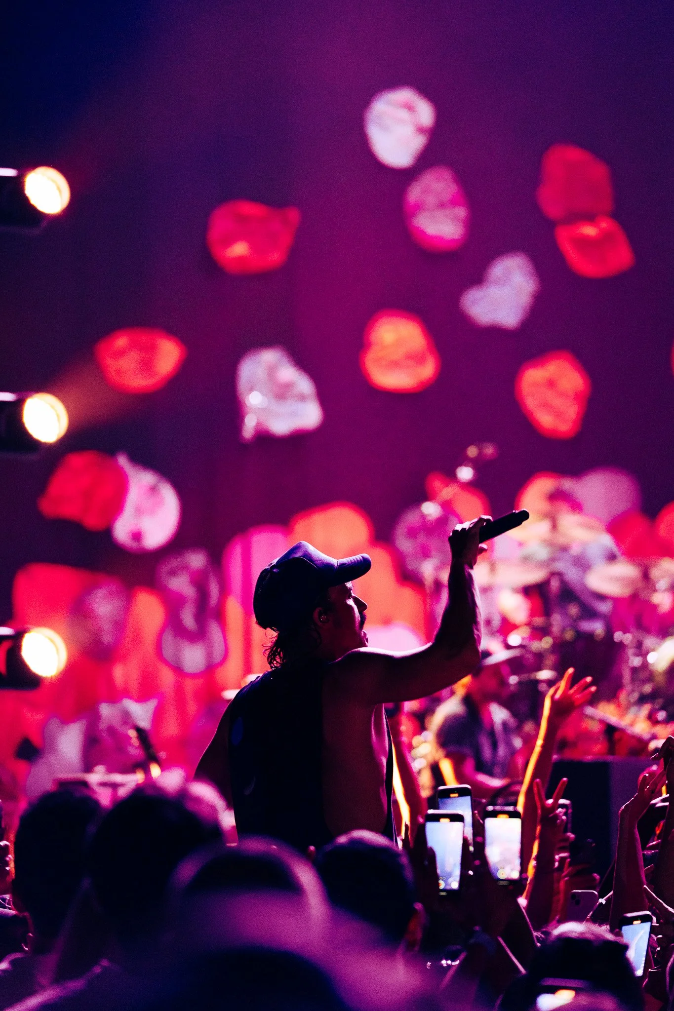 The 2000s alt-rock legends bring a nostalgic, dance-filled night to life.