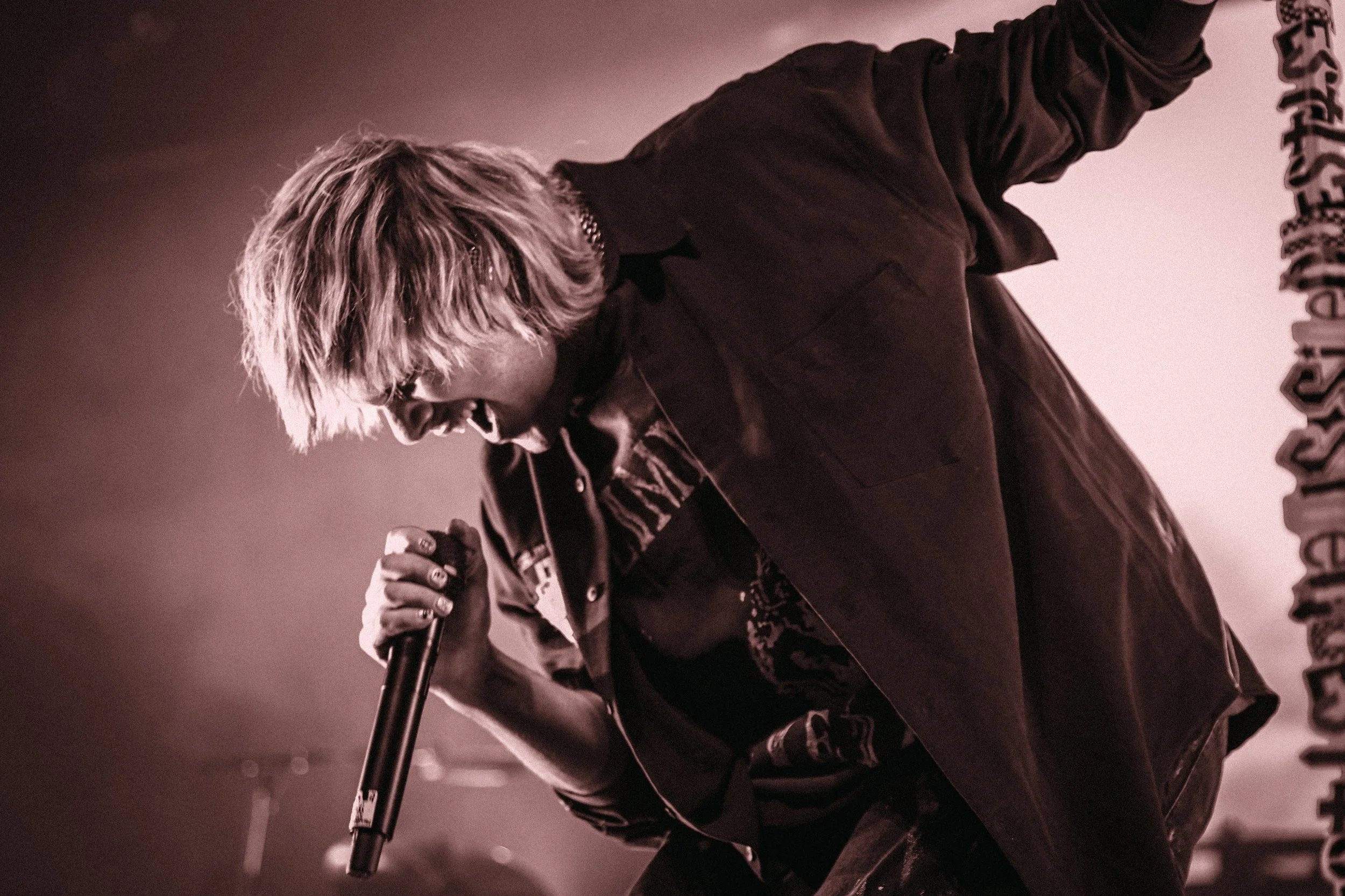  Clifford, accompanied by his band, performs tracks off his debut solo album  Sidequest . 