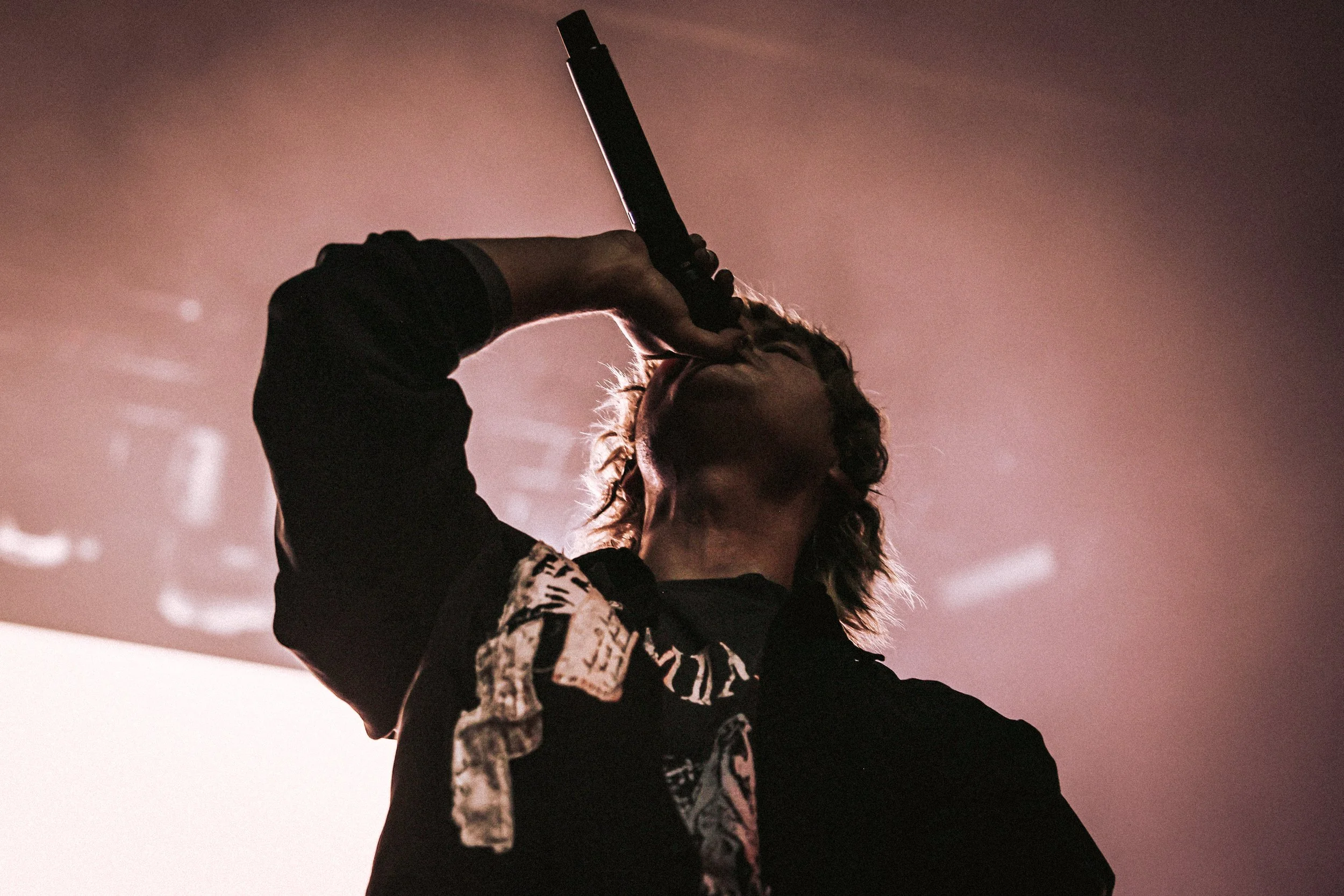  Clifford, accompanied by his band, performs tracks off his debut solo album  Sidequest . 