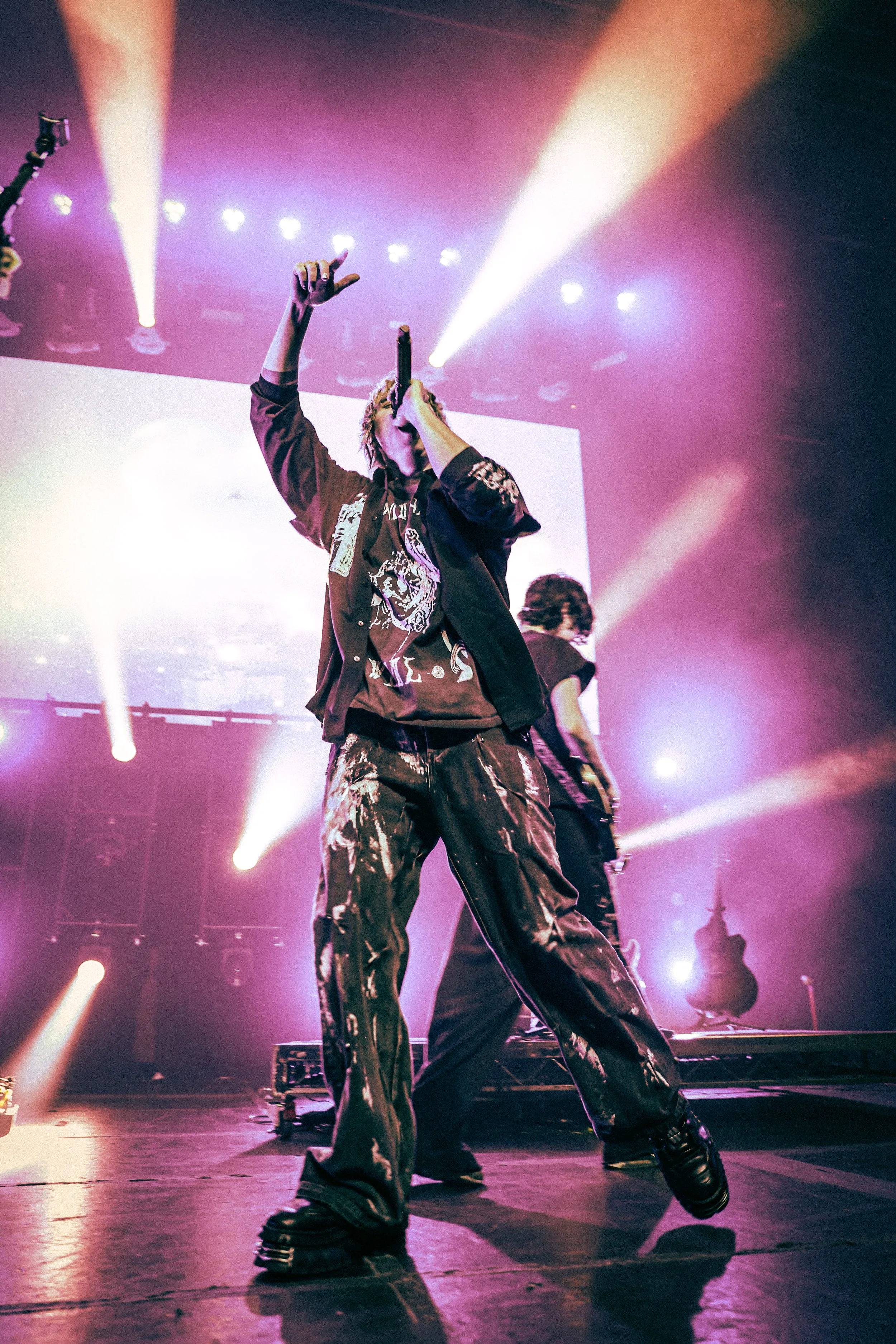  Clifford, accompanied by his band, performs tracks off his debut solo album  Sidequest . 