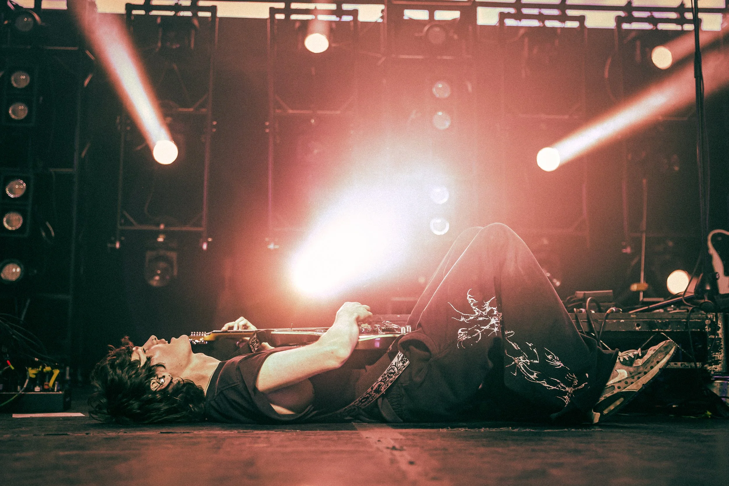  Clifford, accompanied by his band, performs tracks off his debut solo album  Sidequest . 