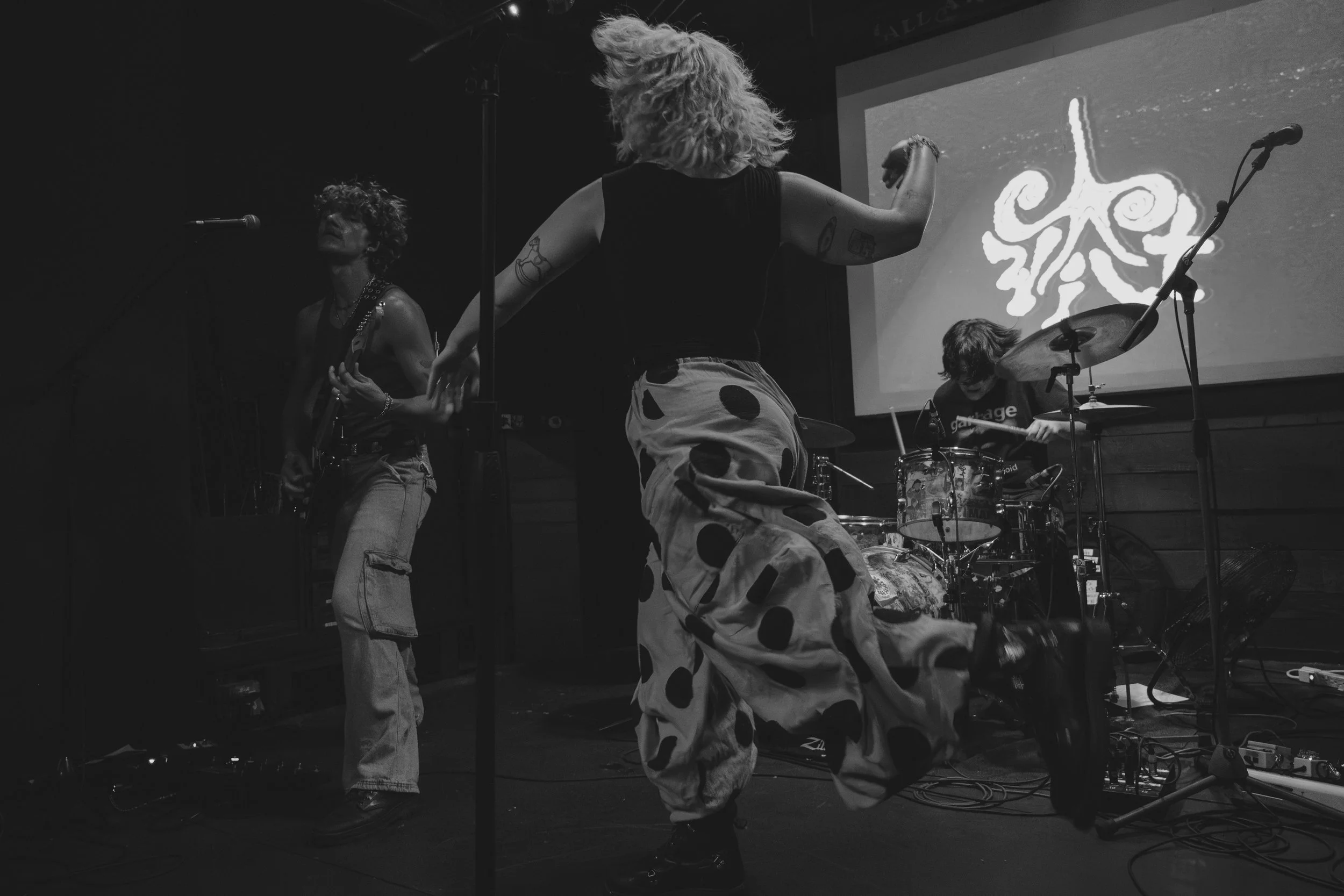  Rifkin kicks in an effort to get fans dancing along during wilt’s performance at Mohawk last weekend. 