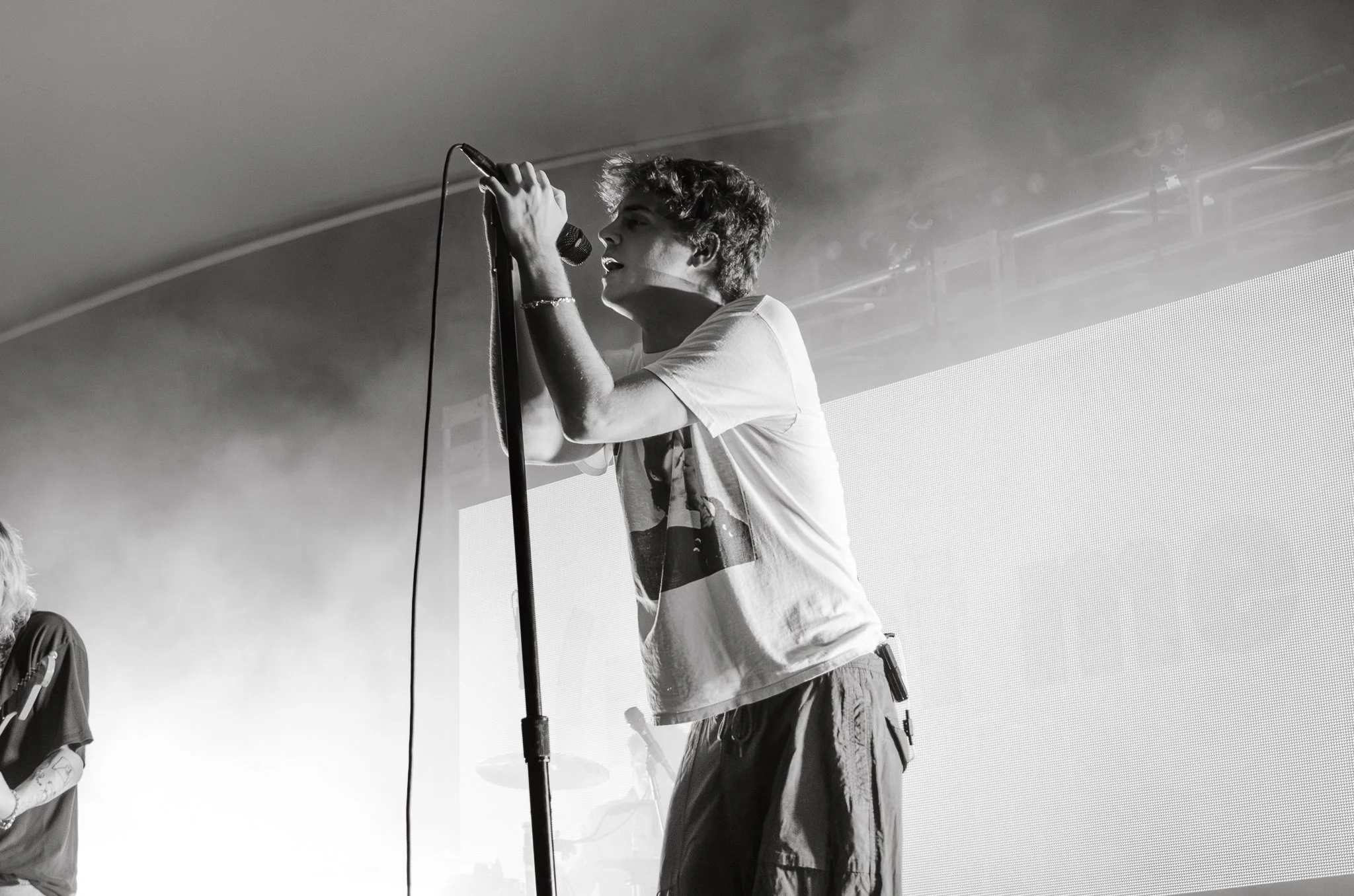 Royel Otis performs upbeat tracks from its album, PRATTS & PAIN .