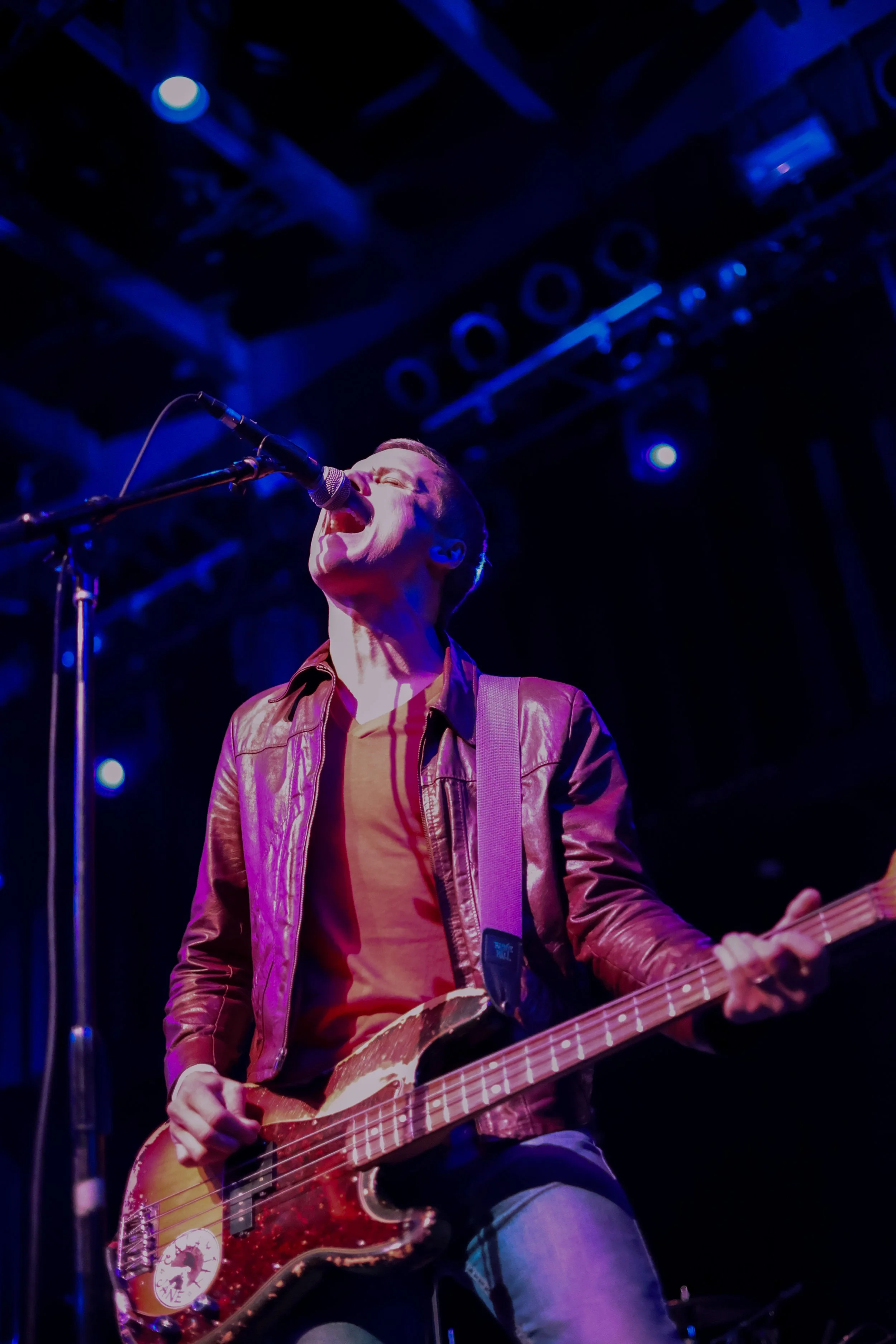 British indie-rock bandThe Cribs takes the stage, opening with one of its hit songs “Hey Scenesters!”