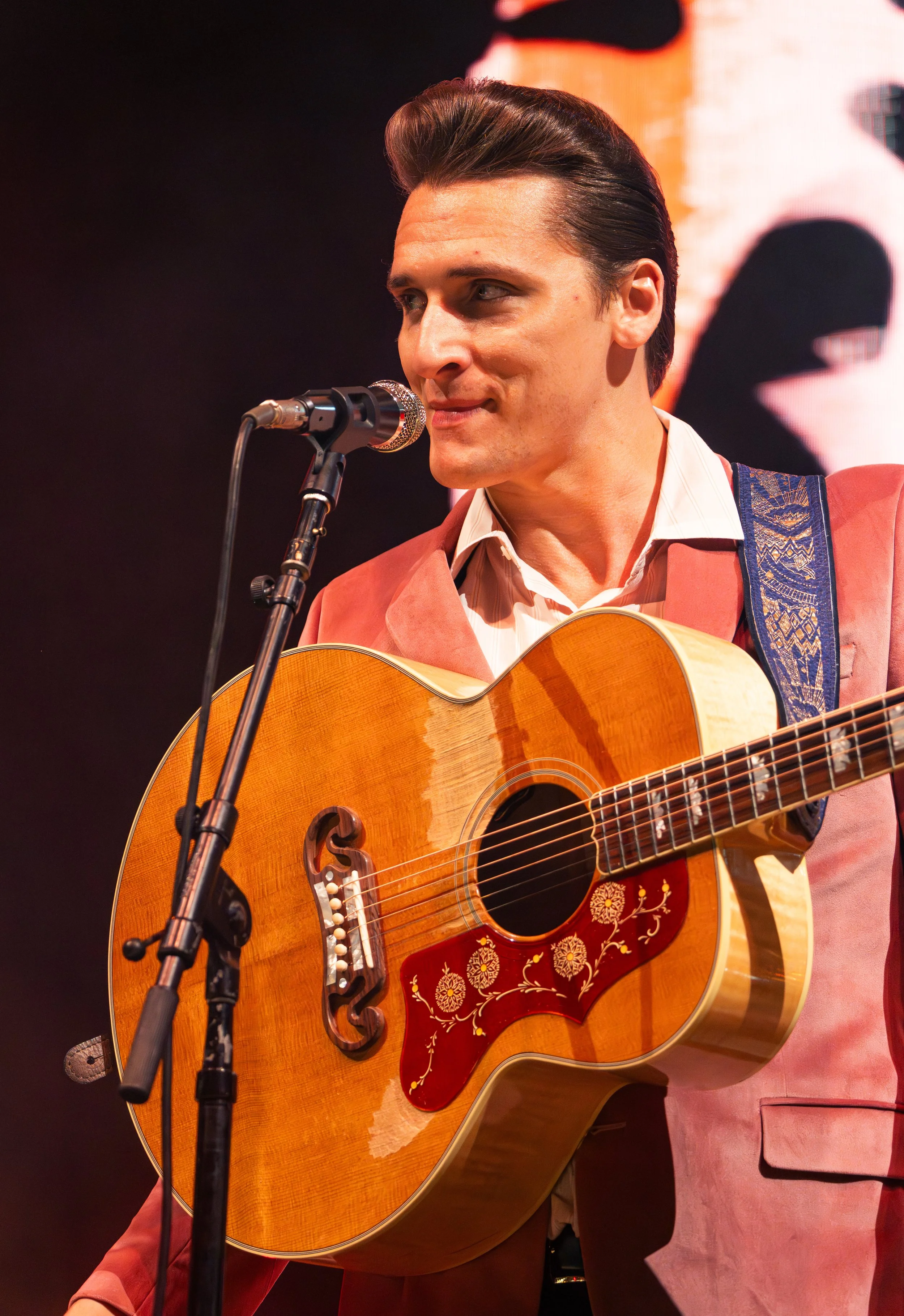 Coleman smiles at the audience before breaking into his Southern drawl to sing the fast-paced “Ramblin’.”