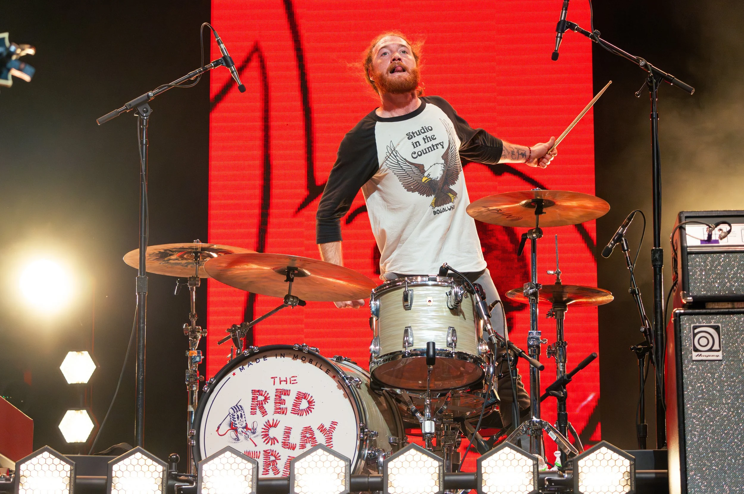 Hall stands up before getting back to jamming on the drums during “Ramblin’.”