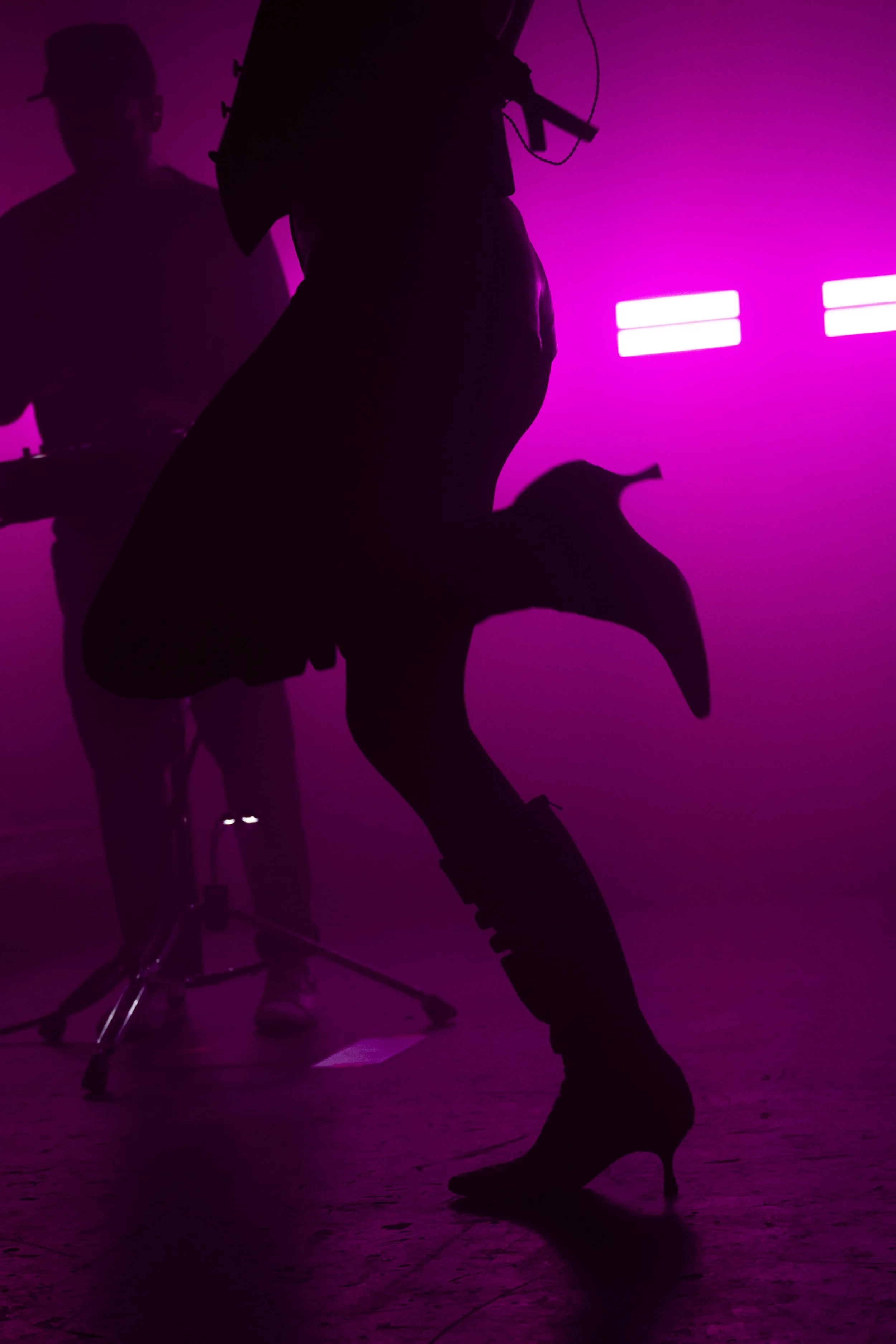  Phantogram enchants the audience with sultry synths on its 2014 upbeat hit “Fall in Love.” 