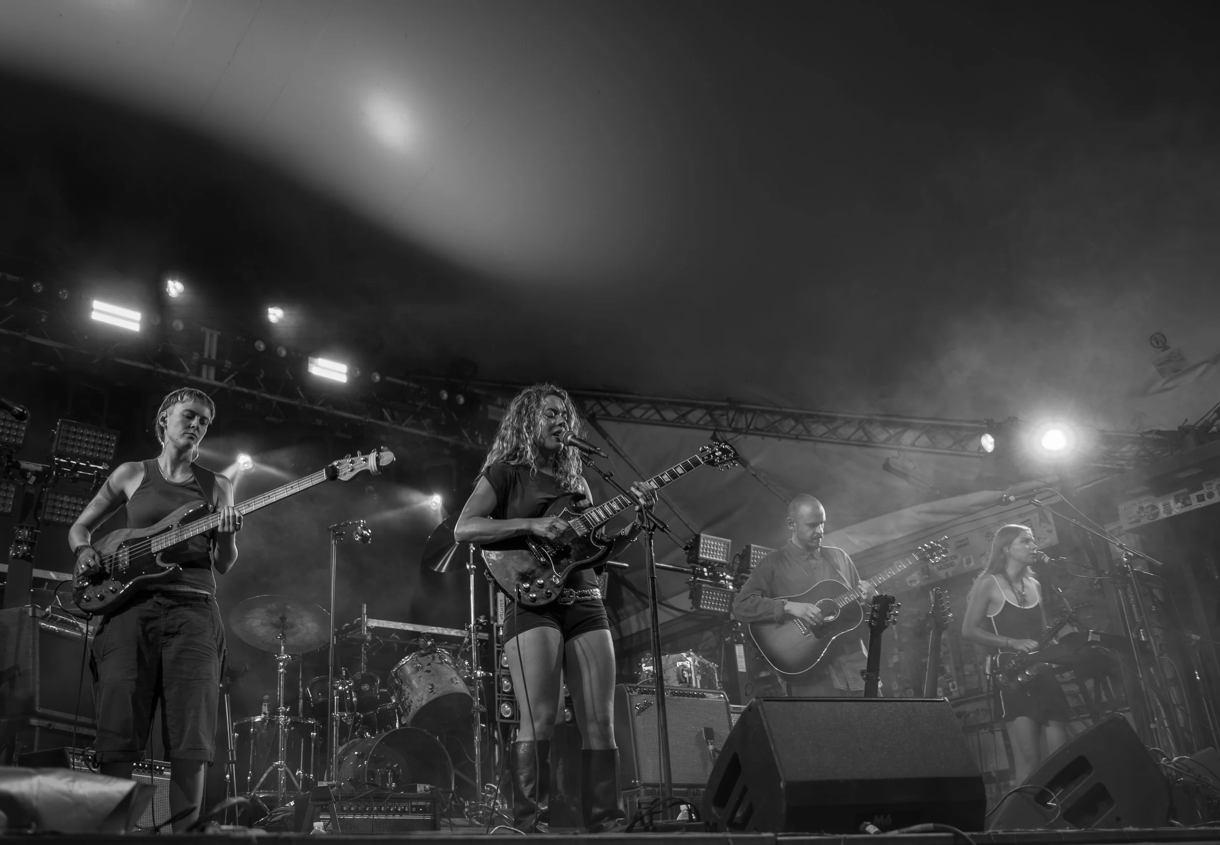 Yanya opens the night playing alternative-indie songs alongside her band.