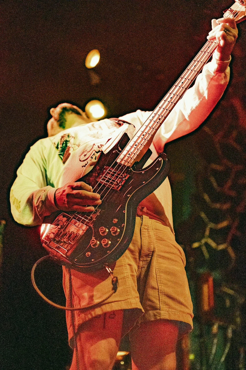 The bass whips up and down as bassist Stin feels the beat with his entire body. 