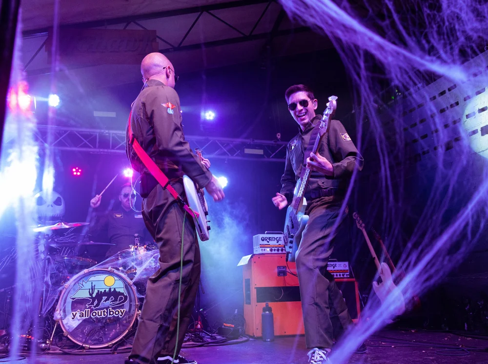  McCraken and bassist Jason Cairns rock out during the instrumental section of “My Own Worst Enemy” by Lit. 