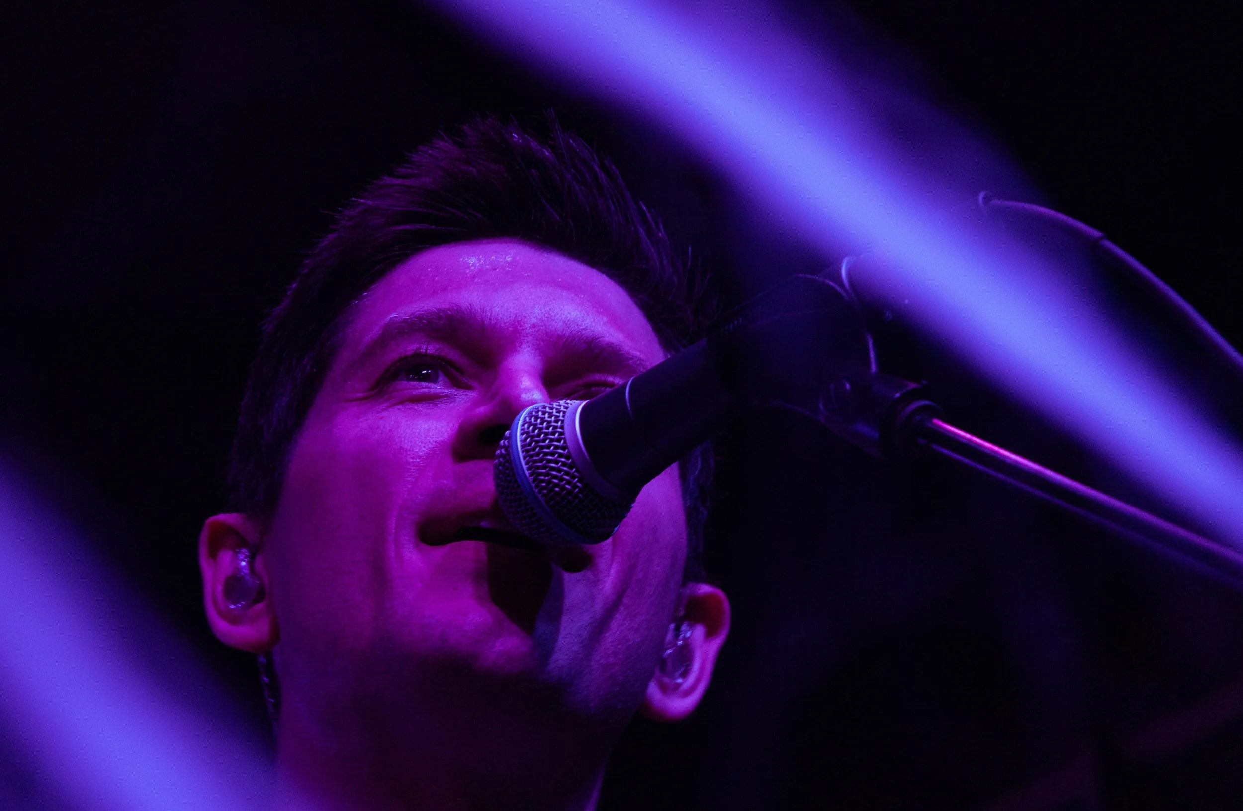  Cairns sings the opening lyrics of “The Kill” by Thirty Seconds to Mars, “What if I wanted a break? Laugh it all off in your face,”&nbsp; while looking out at the audience. 