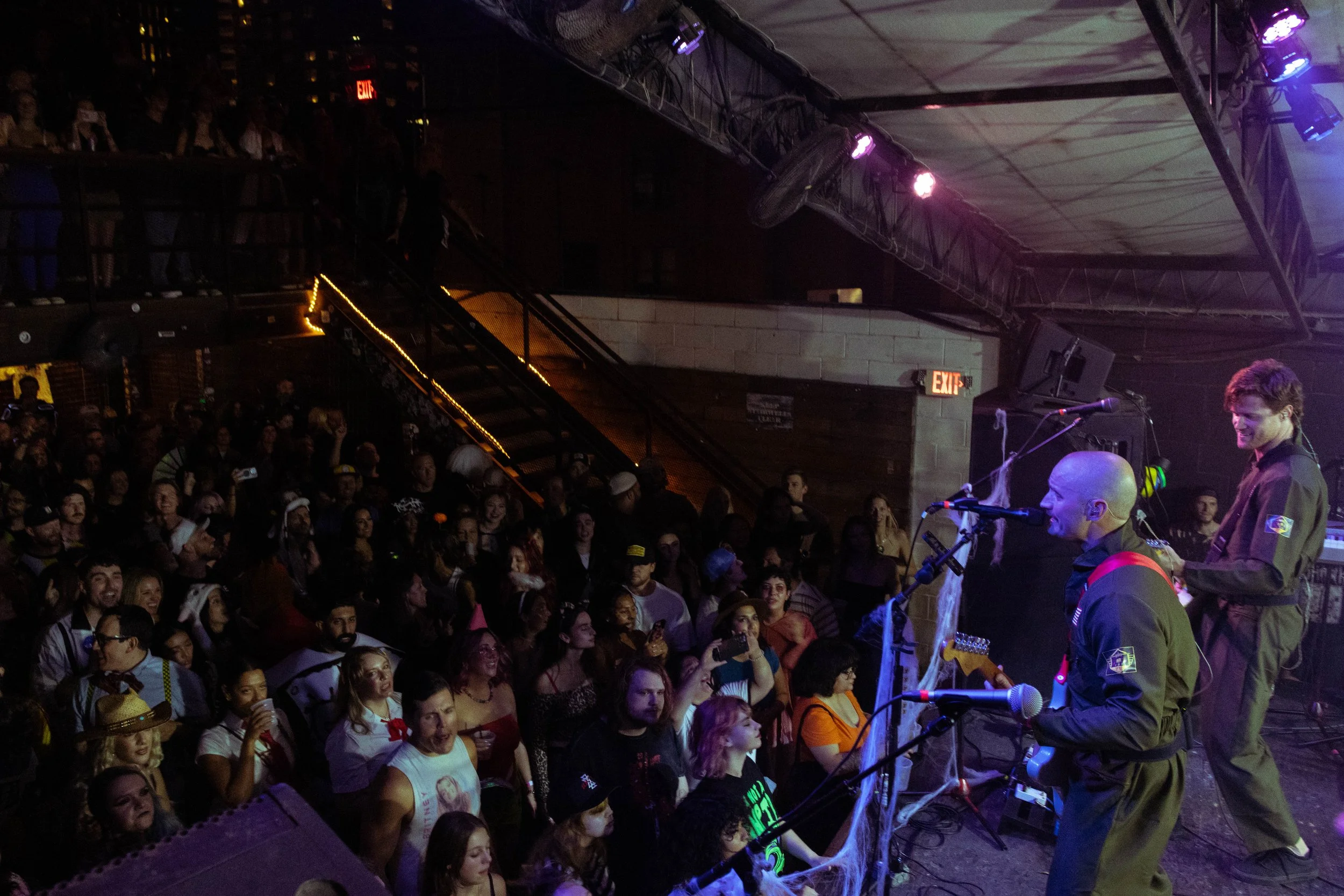  Y’all Out Boy energizes the crowd with the classic emo song ”I Write Sins Not Tragedies” by Panic! At The Disco. 