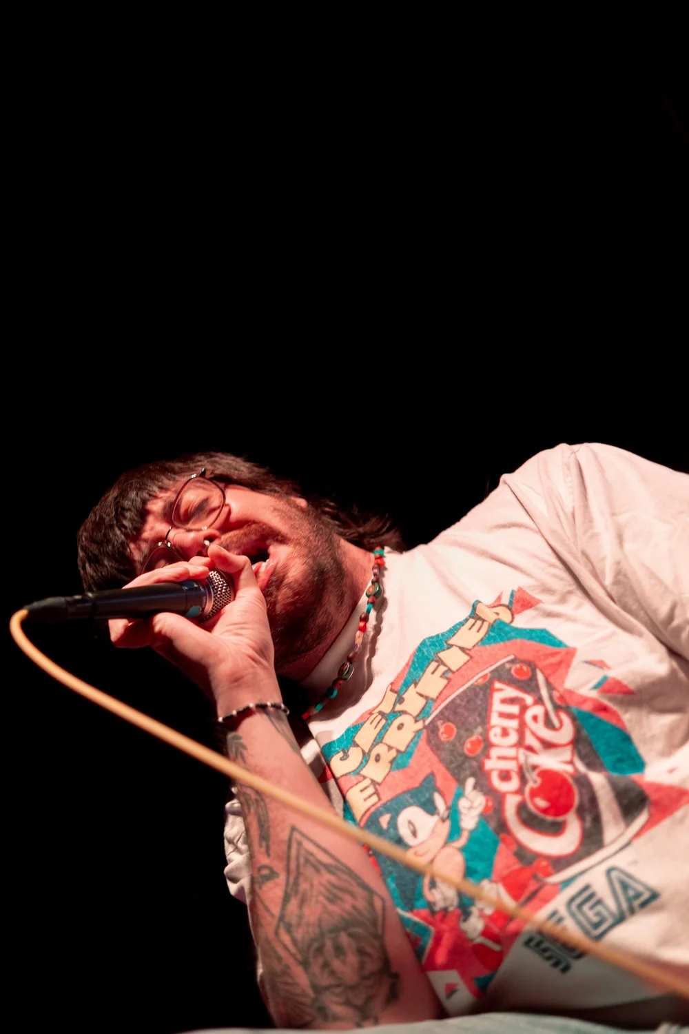  Minnesota-based band DURRY powerfully kicks off its set with its song “Bully” off its newest album,  This Movie Sucks . 