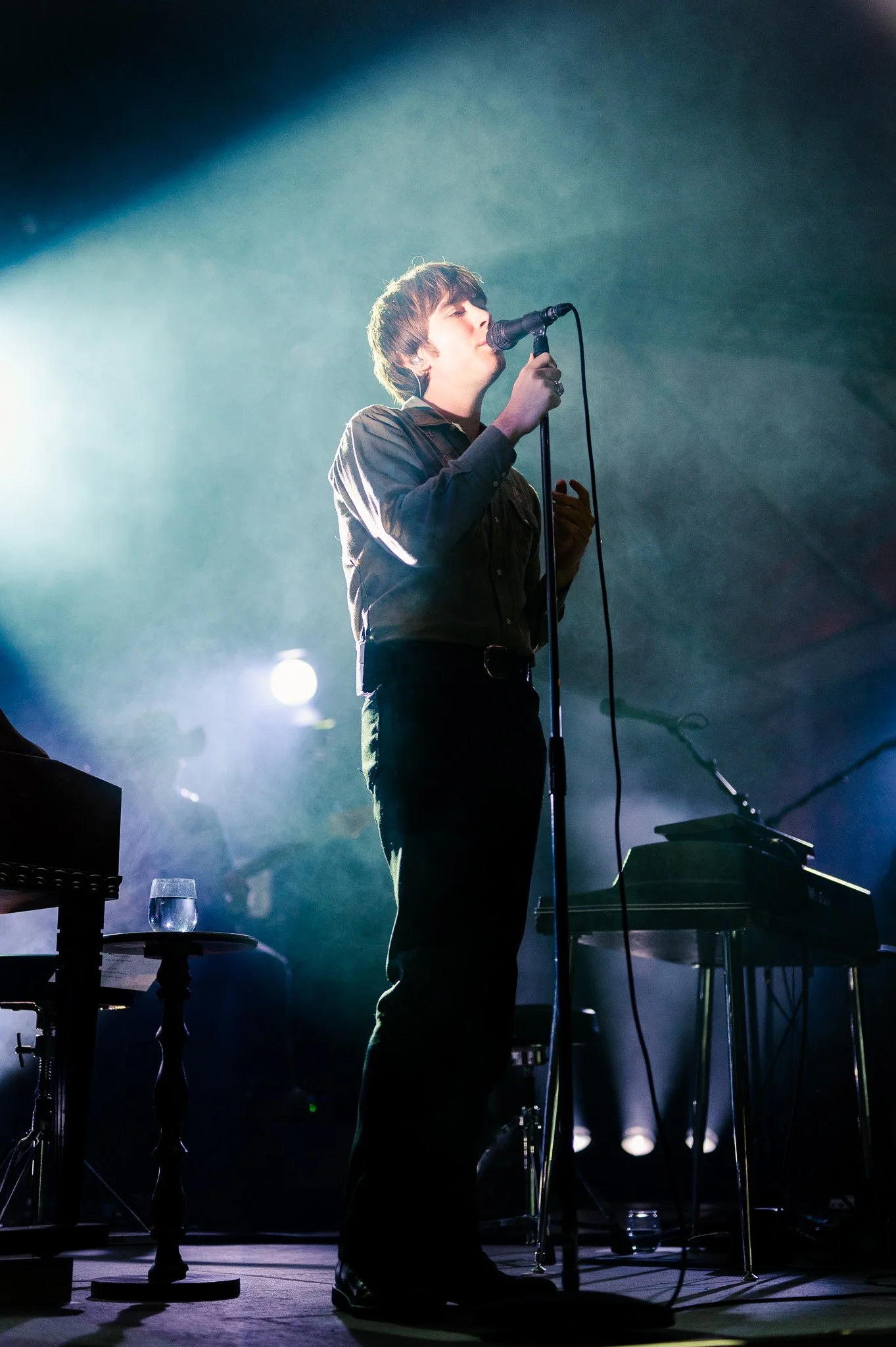  Matt Maltese opens his set singing “Always Some MF,” his voice soaring across the smoky stage. 