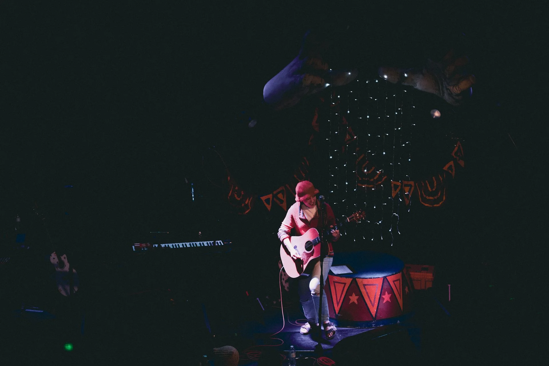  Folk-pop artist Amelia Day opens for Madilyn Mei with an acoustic set filled with songs inspired by mythology, personal relationships, and queerness, including recent single “Lady Los Angeles.” 