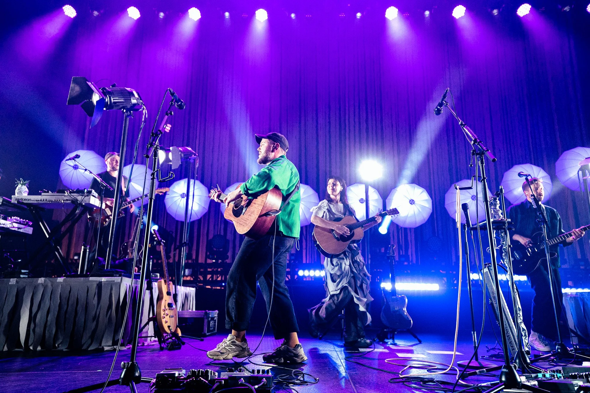  The melodious voices of lead singers Nanna Bryndis Hilmarsdóttir and Ragnar Thorhallsson weave together as they sing “Dream Team.” 