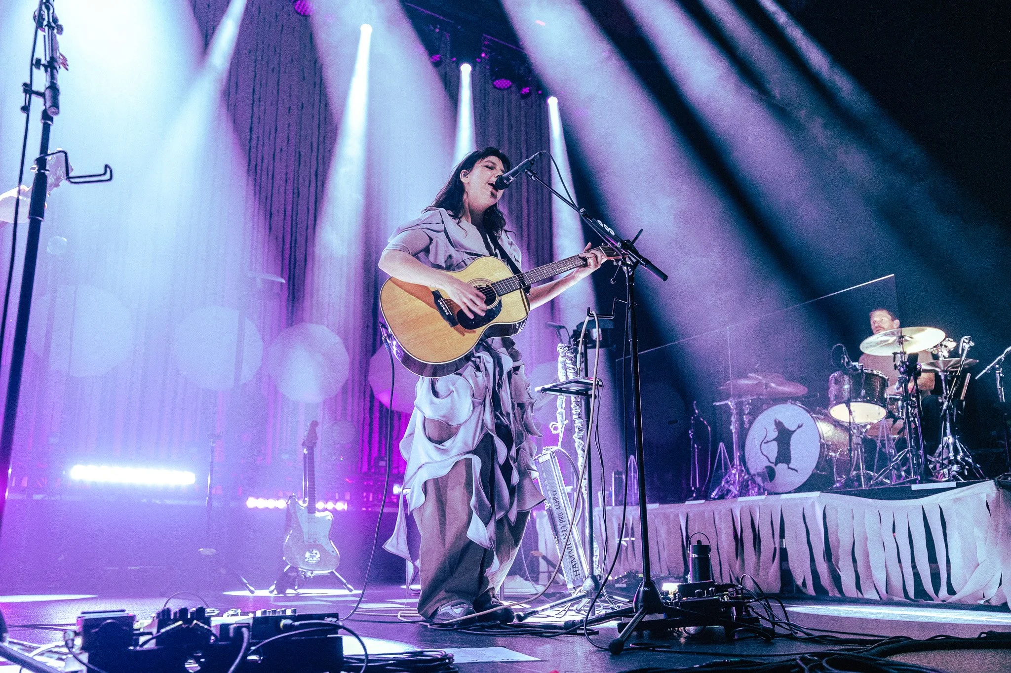  The melodious voices of lead singers Nanna Bryndis Hilmarsdóttir and Ragnar Thorhallsson weave together as they sing “Dream Team.” 
