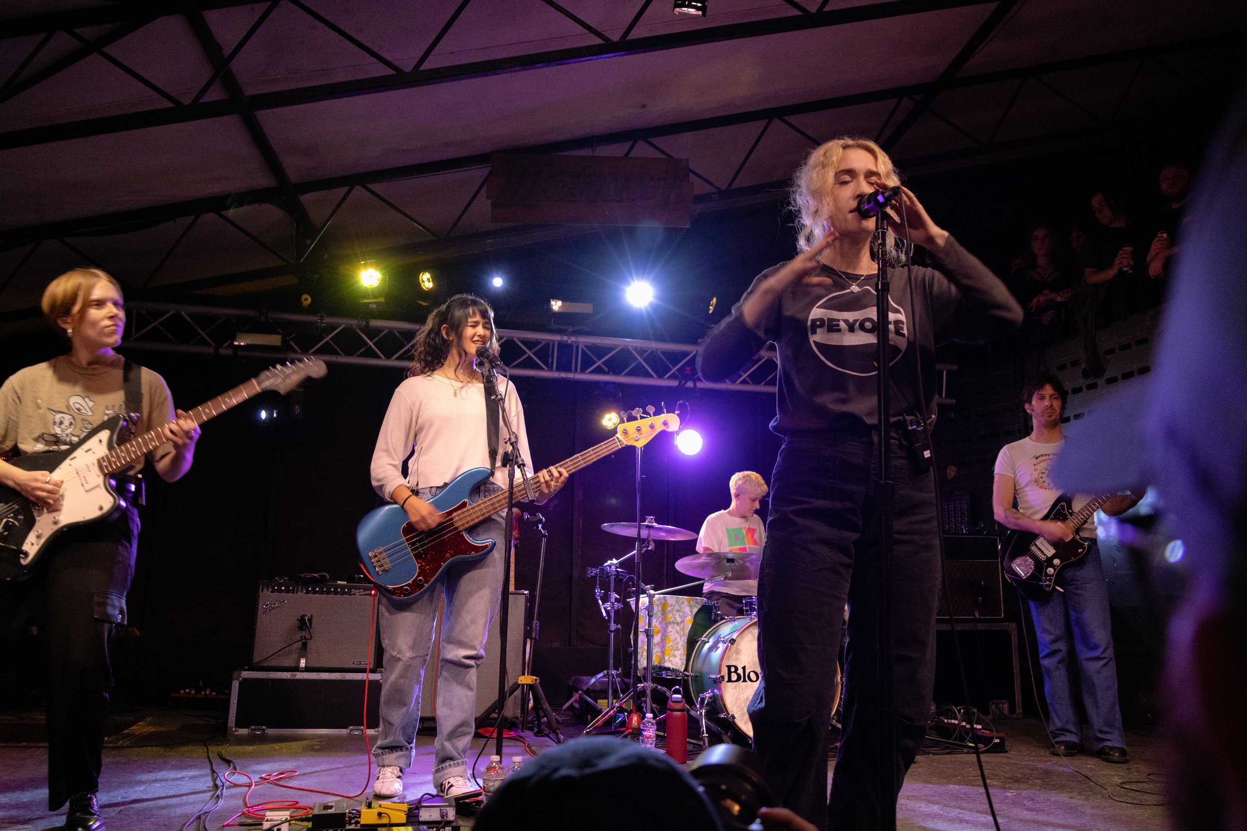  Blondshell sings “Toy” with supporting background vocals by guitarist Maia Nelson. 