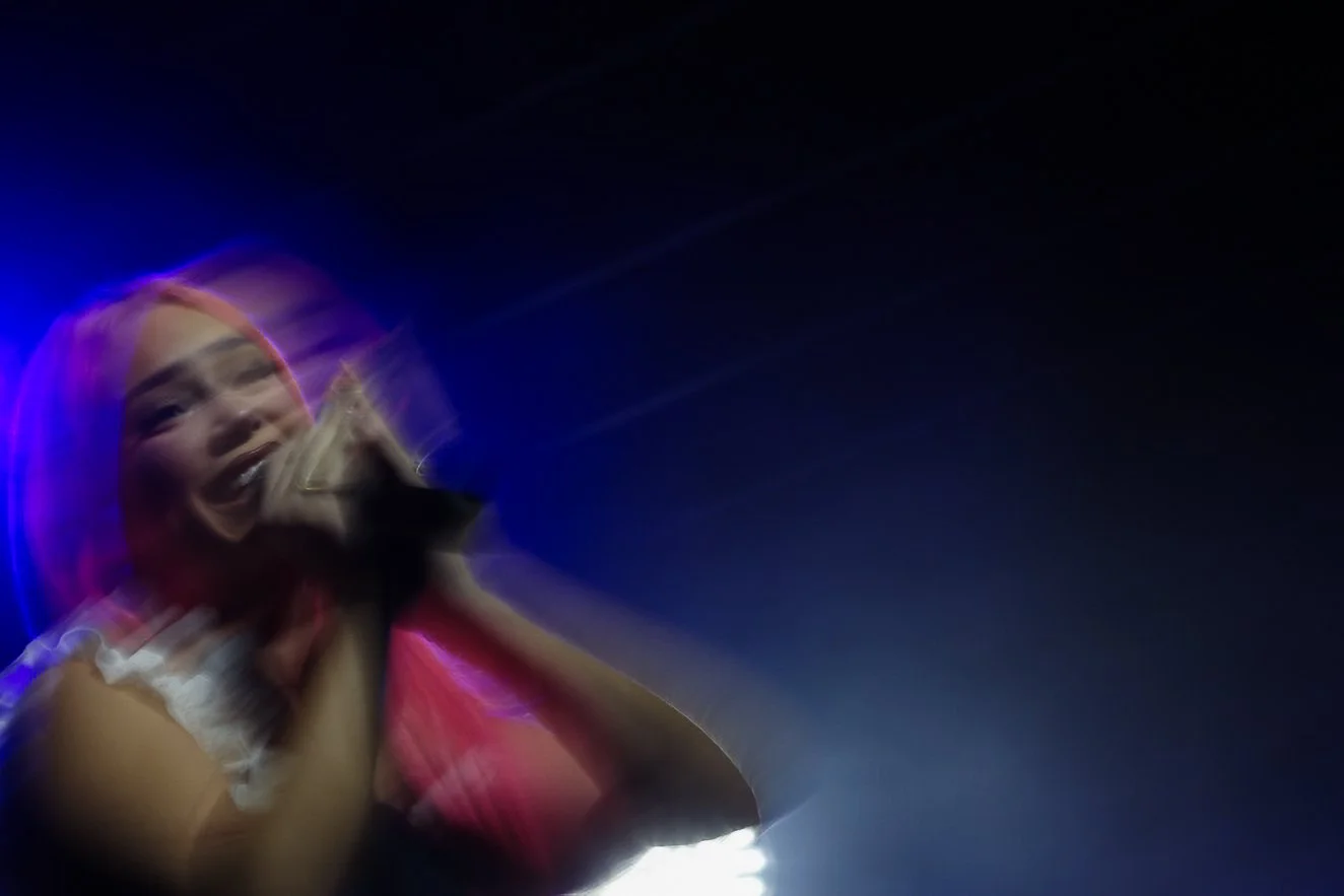  Paeka shows love to the South while singing “Pink and Orange Skies.” 