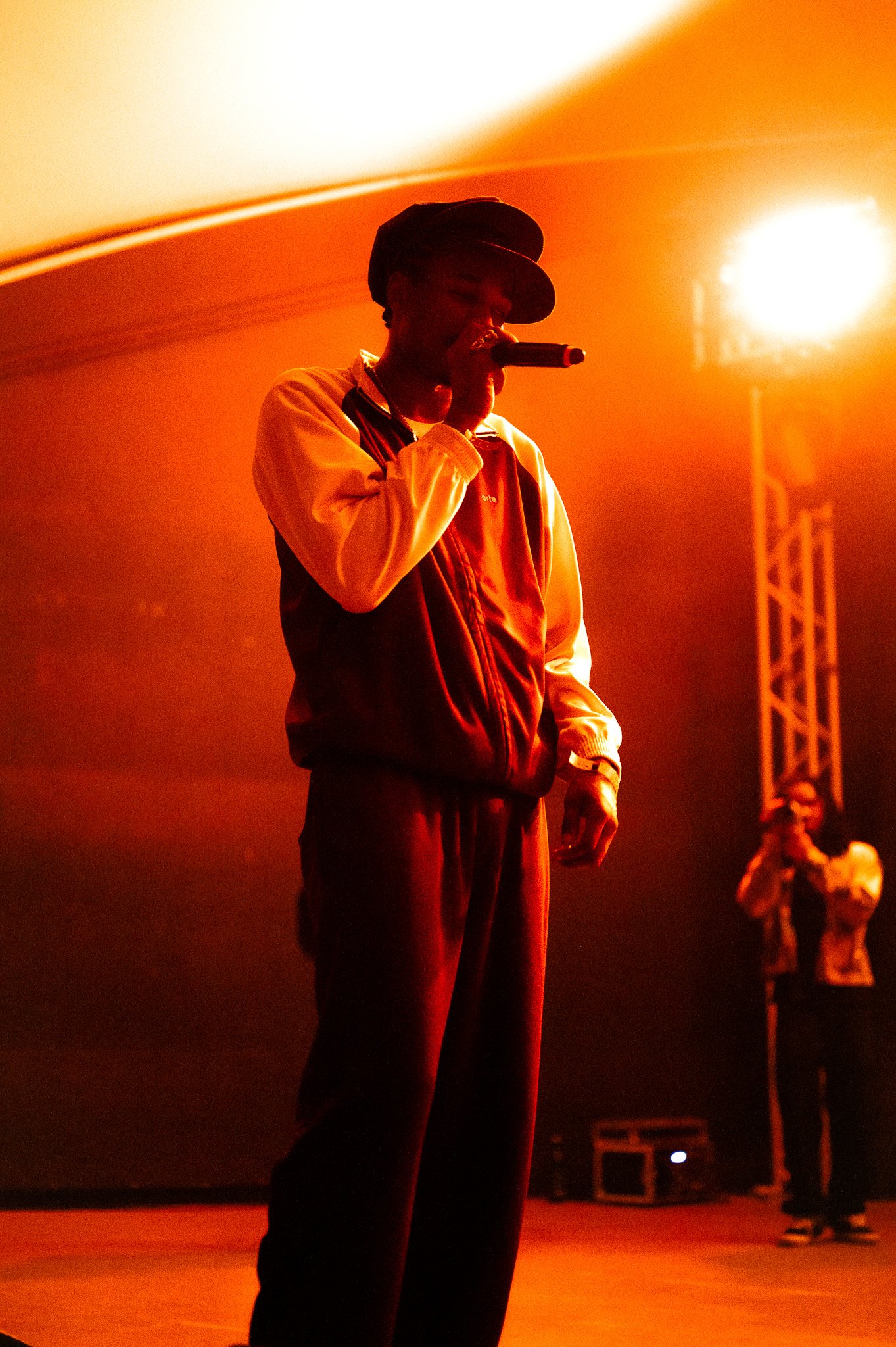  ZelooperZ hypes up the crowd hype songs from his latest album  Dali Aint Dead.  