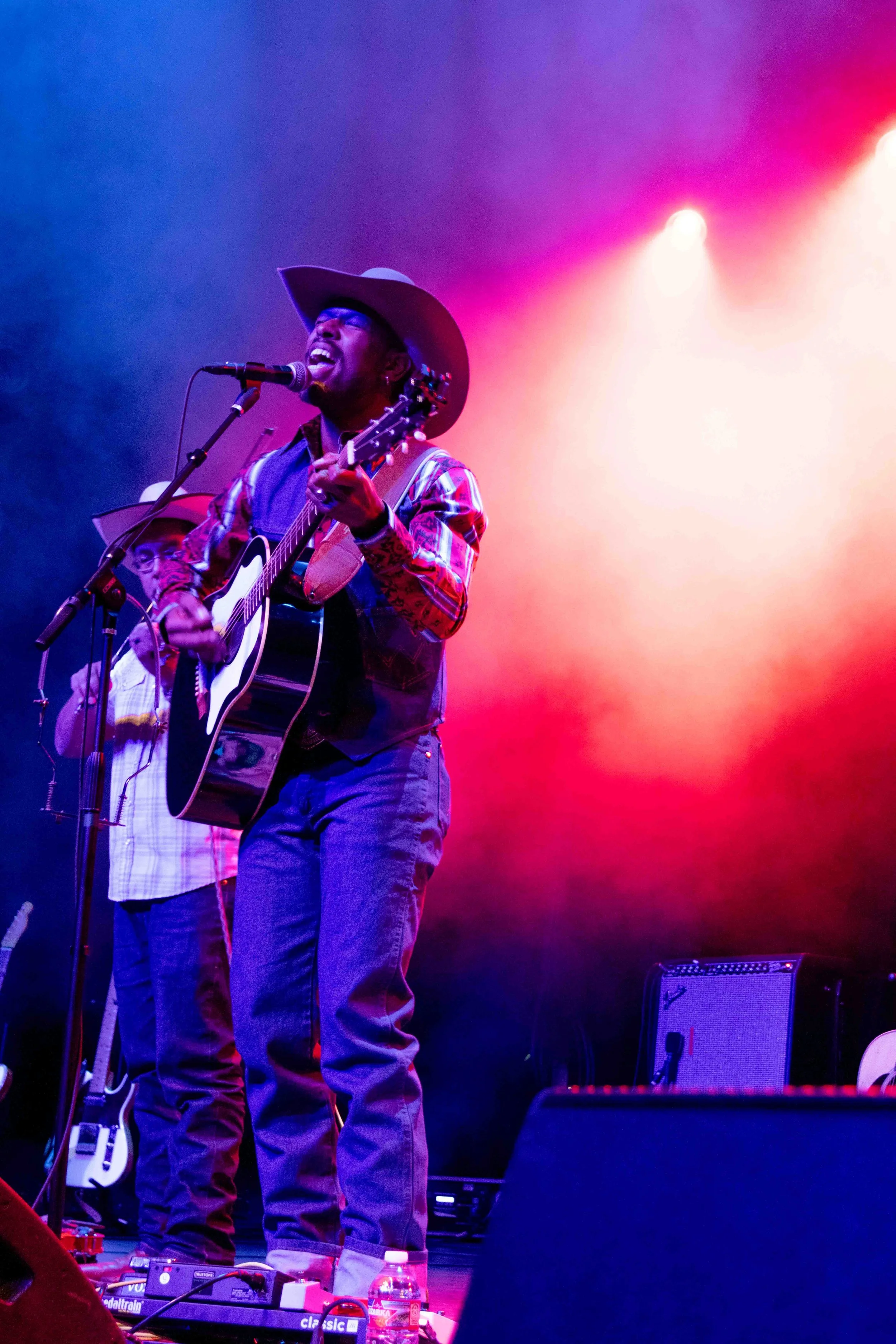  Angel White sings a scratchy, powerful version of his song “RED BLANKET.” 