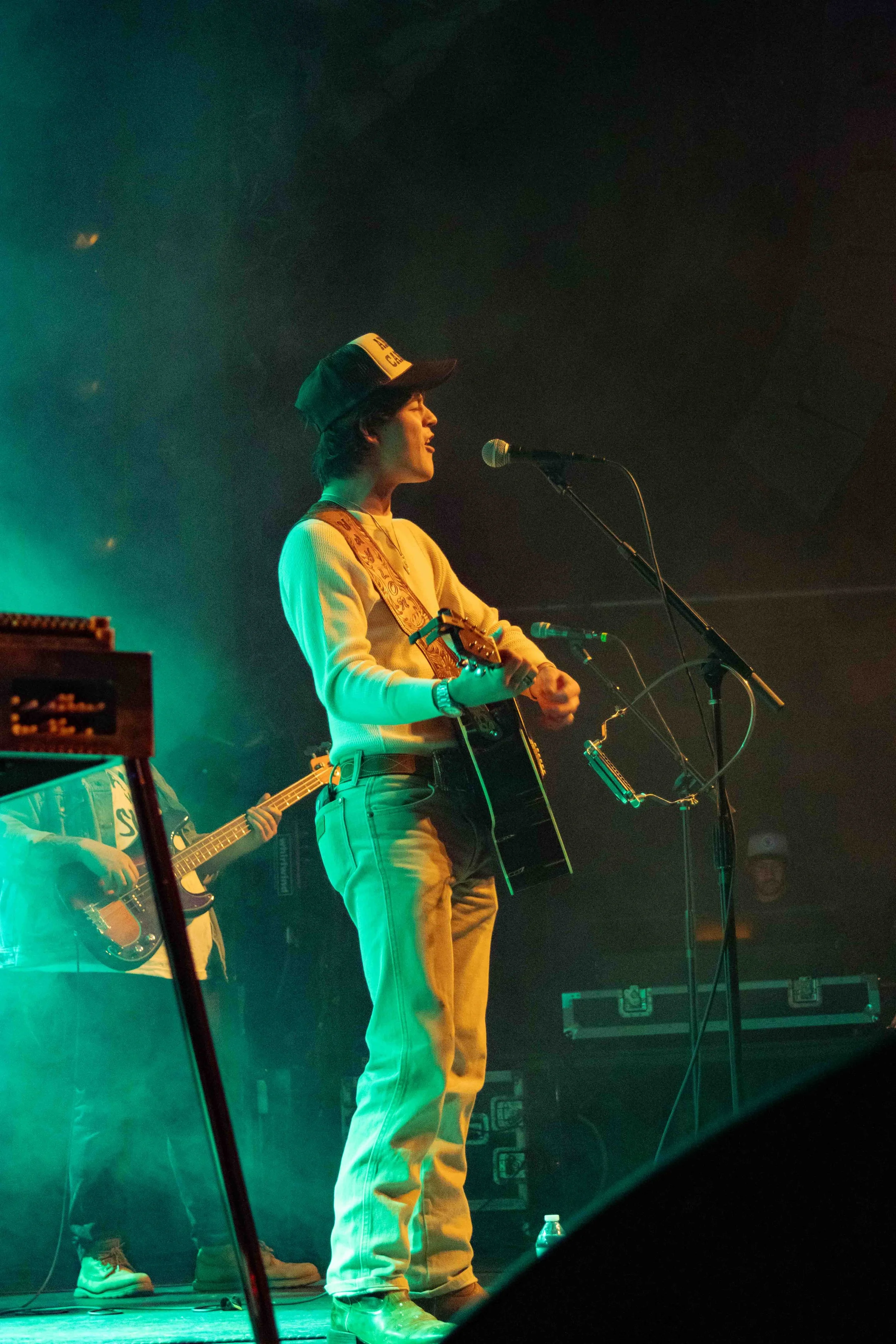  Wyatt sings guitar-waltzy song “Wishbone.” 