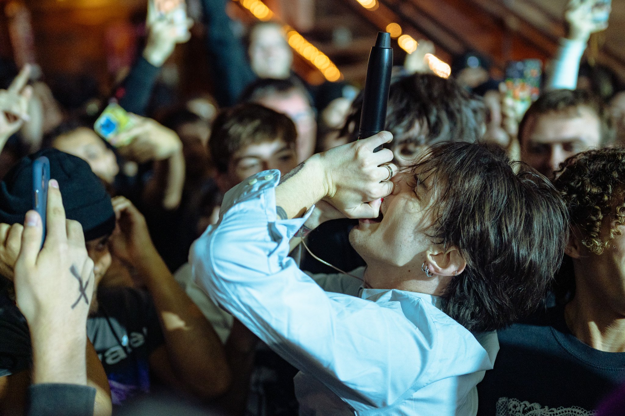  Surrounded by the crowd, Brayton belts out “love of your life.” 