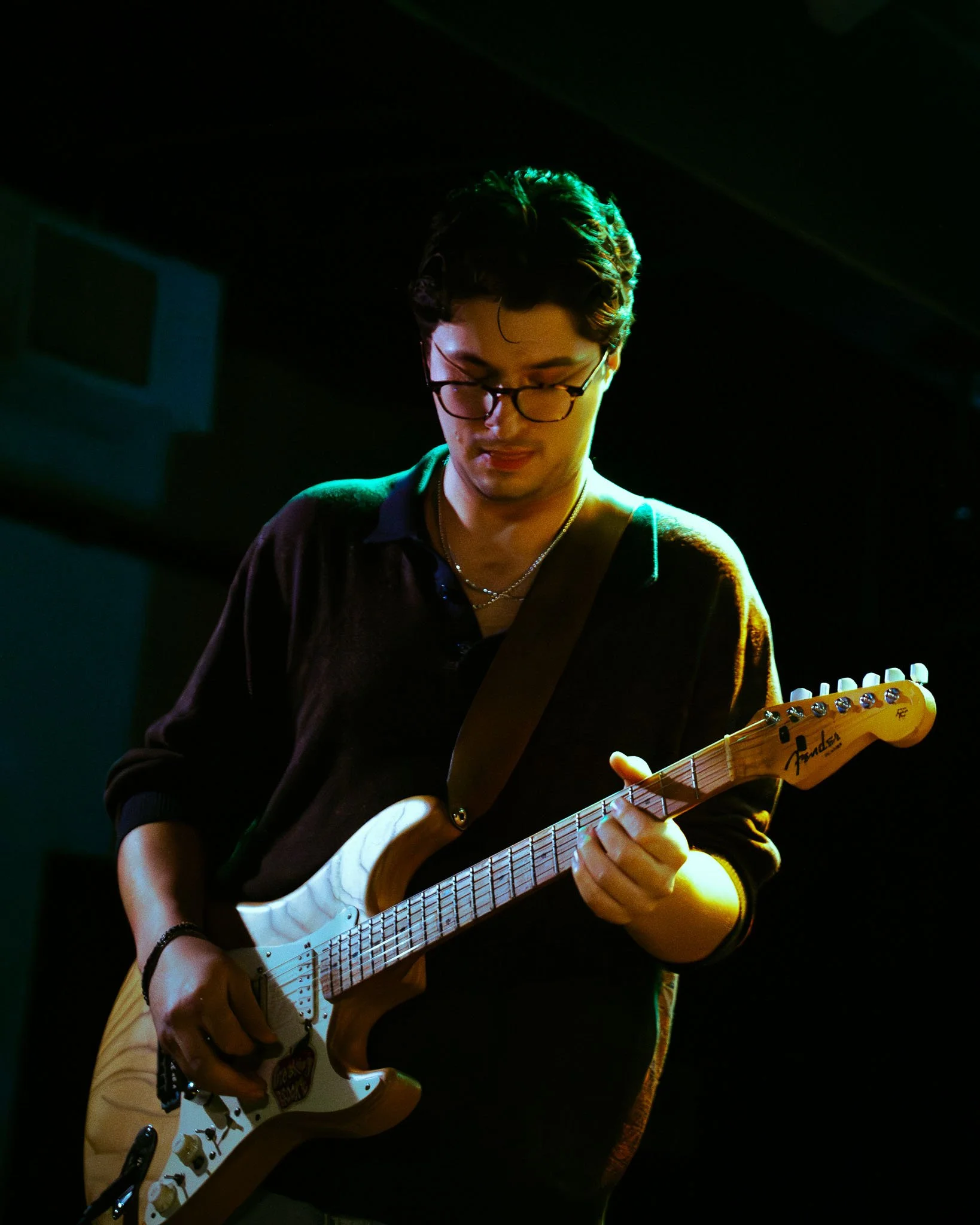  Dogpark opens its set with “Hollywood,” the dreamy track off its 2025 EP  Until The Tunnel Vision Melts . 