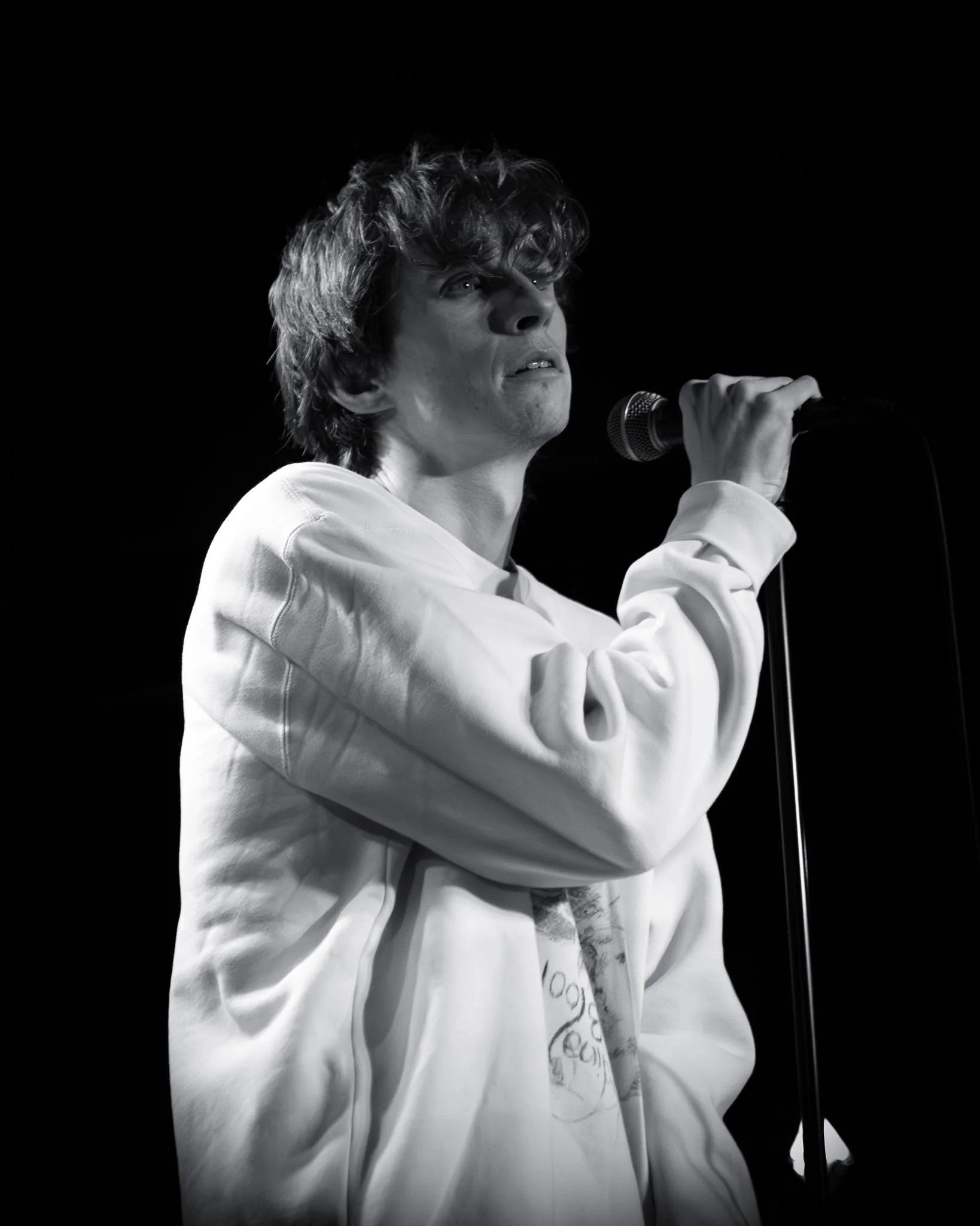  Moore longingly stares off into the distance during “Far Away From You.” 